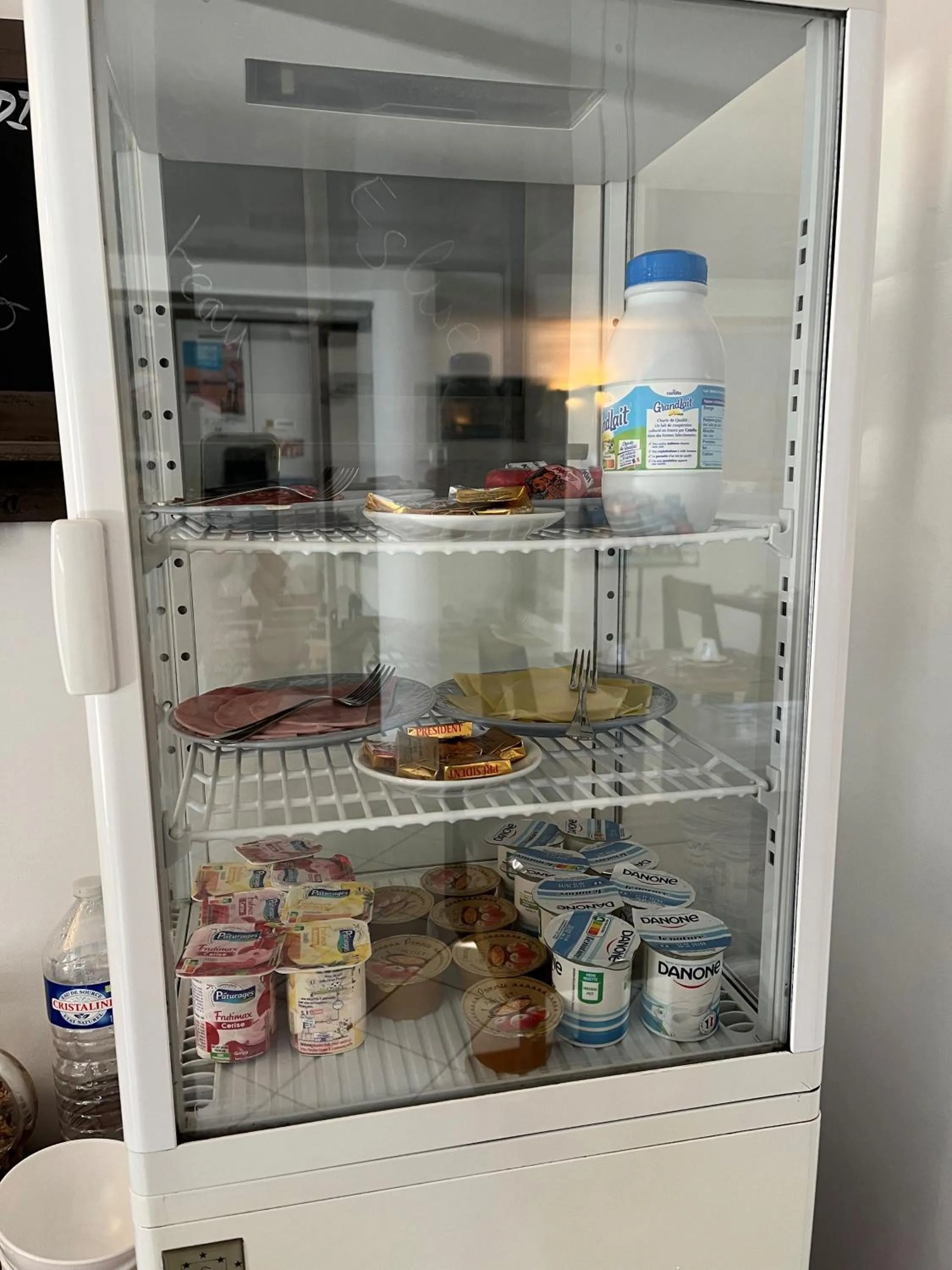 Breakfast in Hôtel Les Arcades