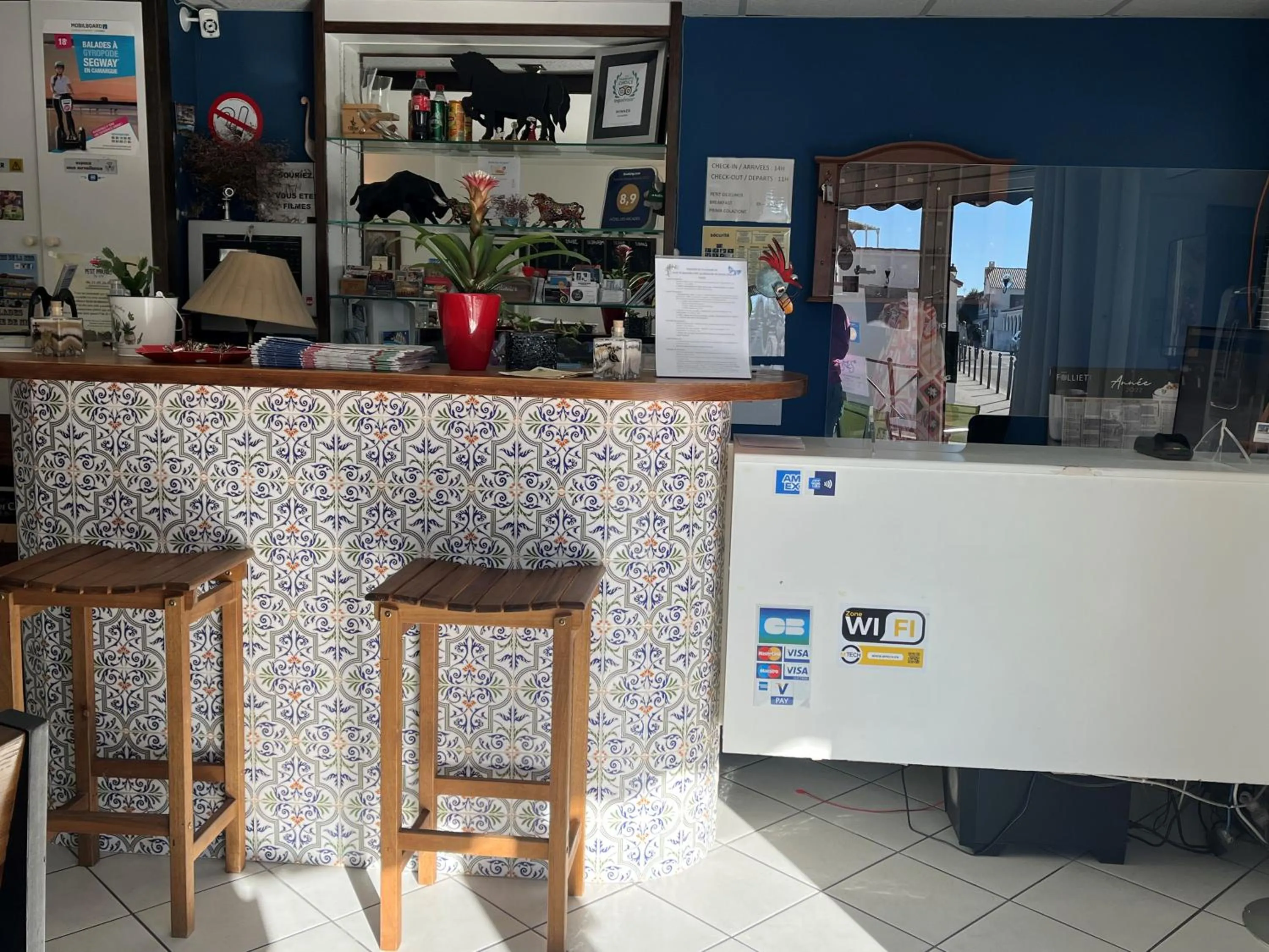 Lobby or reception in Hôtel Les Arcades