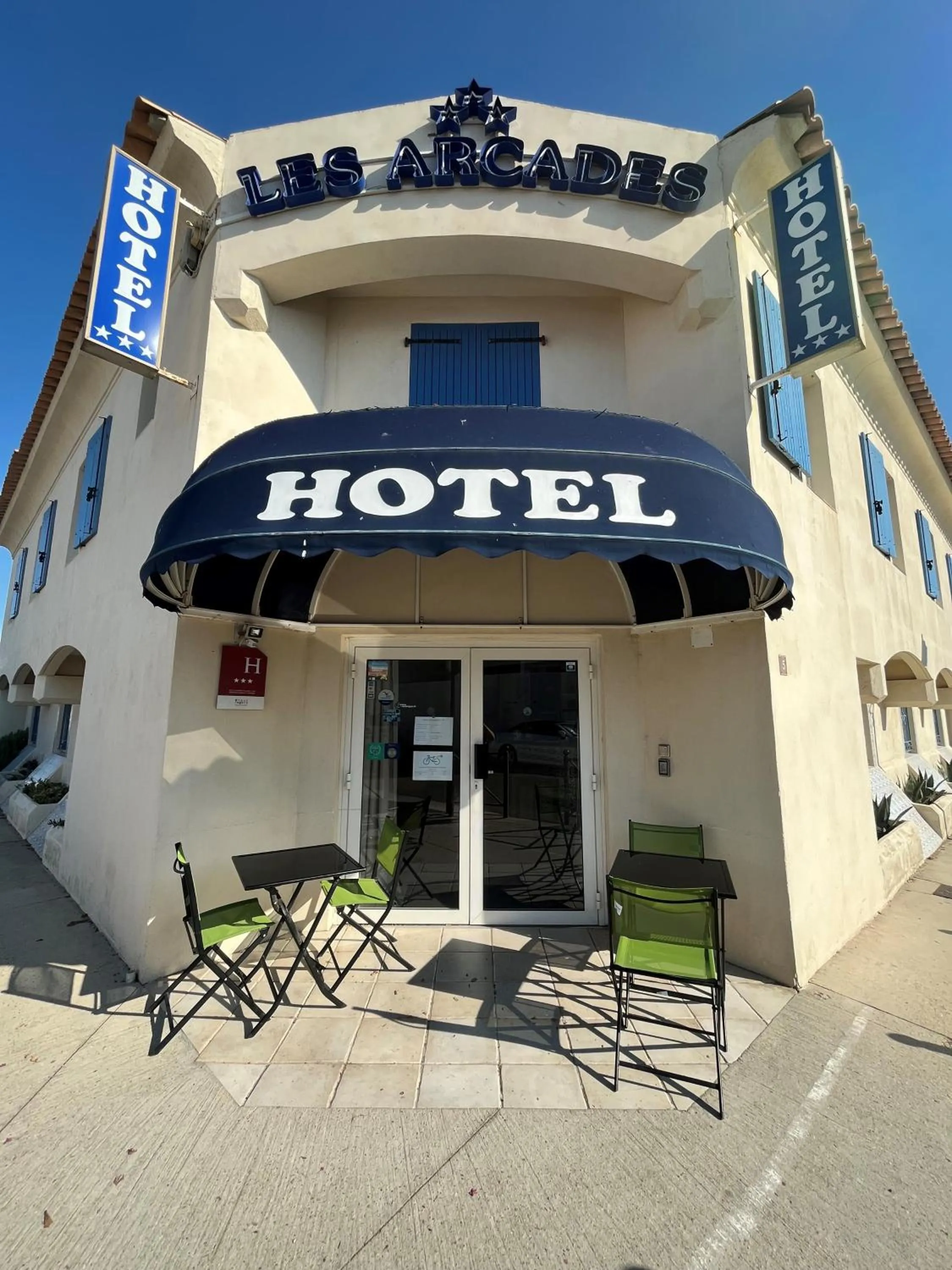 Property building in Hôtel Les Arcades