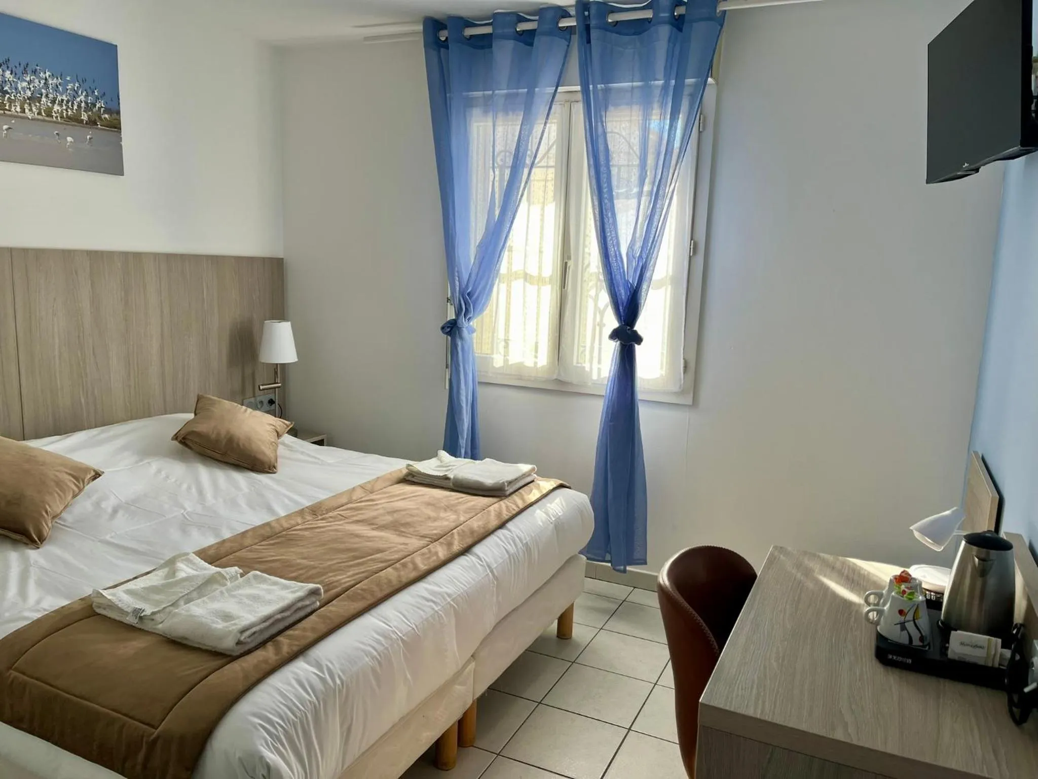 Bed in Hôtel Les Arcades