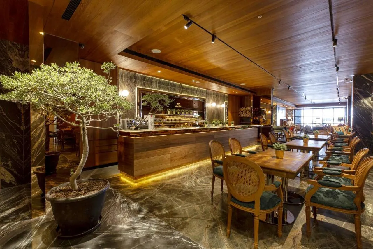 Restaurant/places to eat in Inhouse Hotel Grand