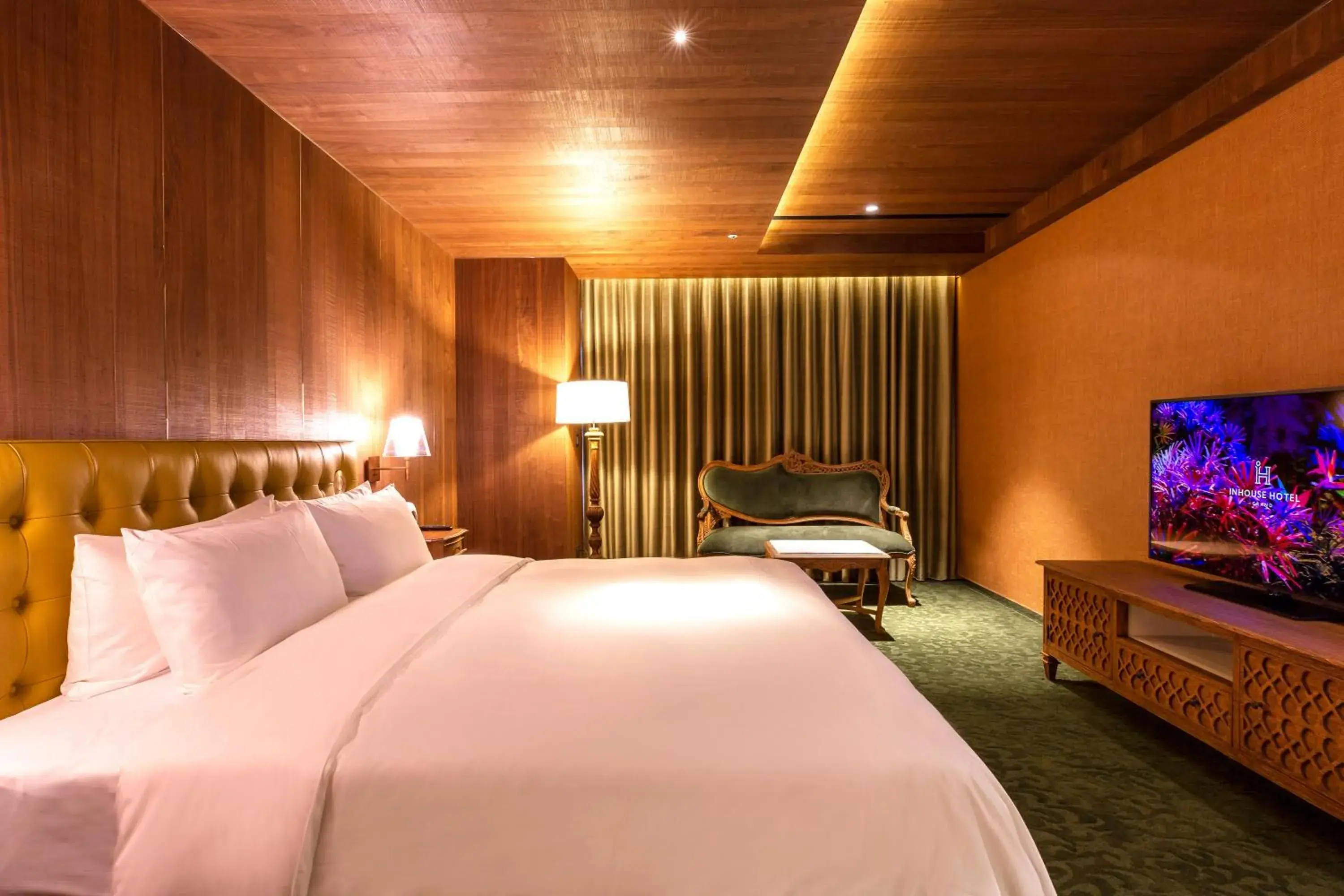 Premier Suite in Inhouse Hotel Grand Premier Suite in Inhouse Hotel Grand