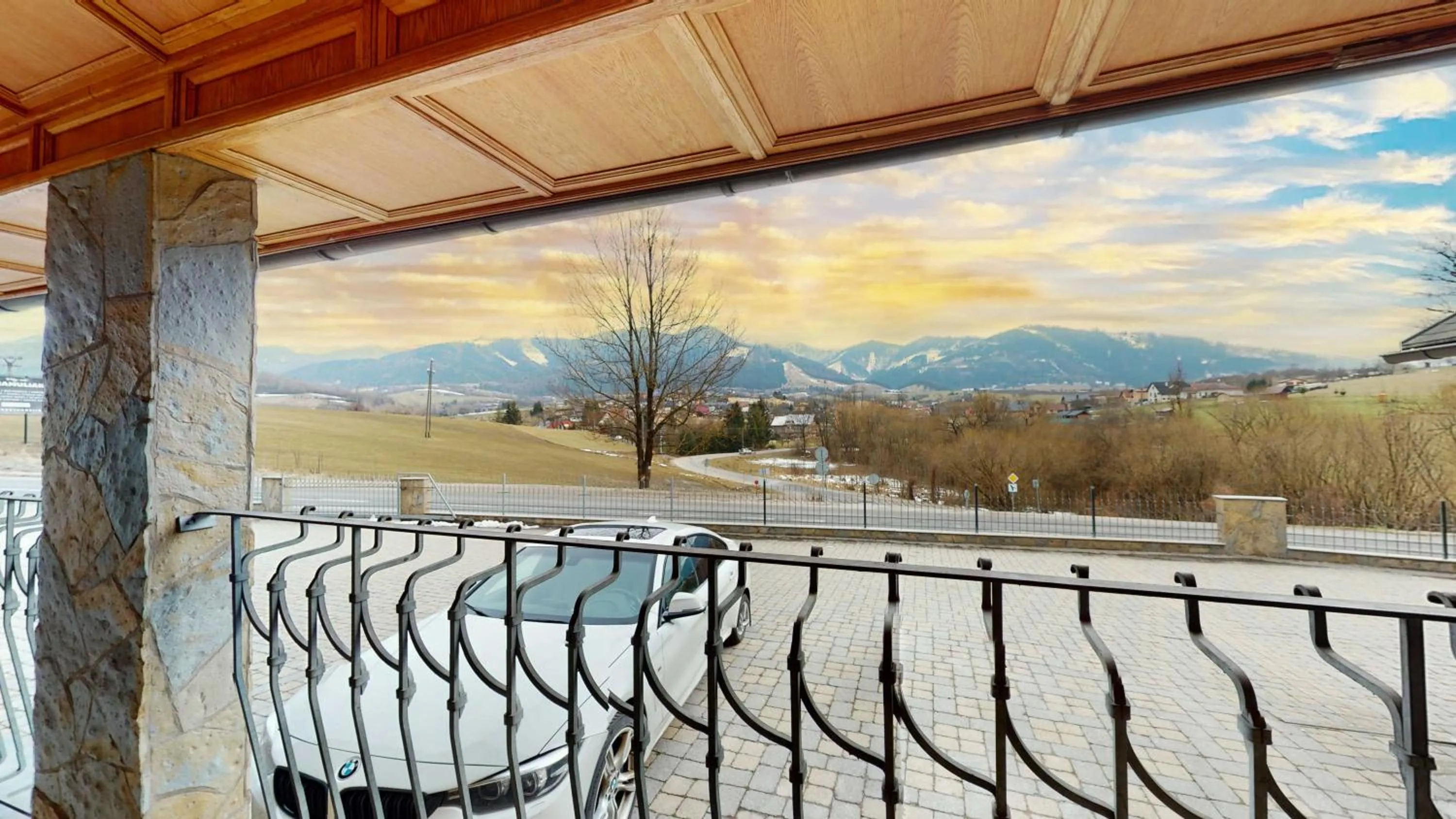 Restaurant/places to eat in Hotel Diana