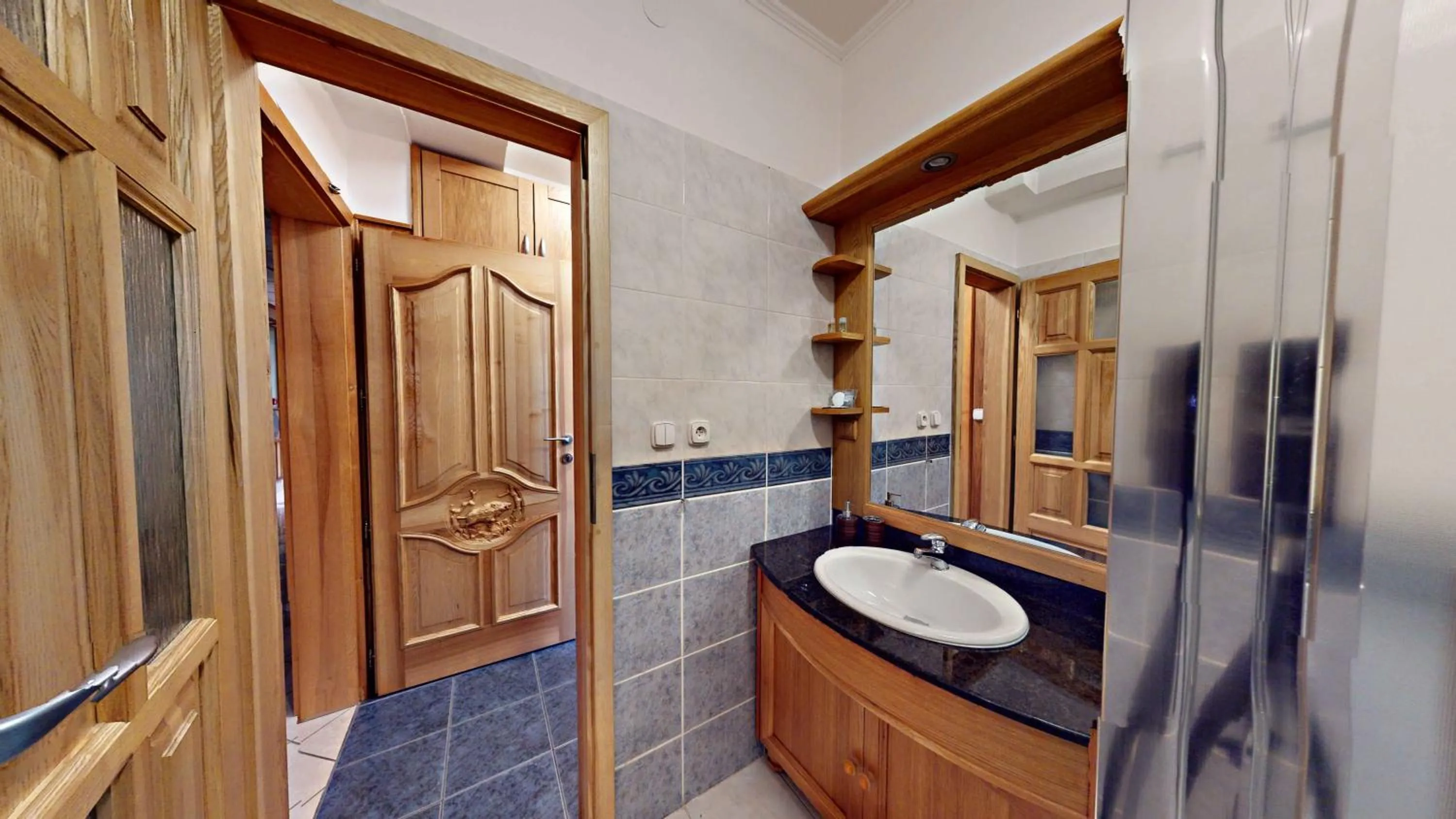 Shower in Hotel Diana