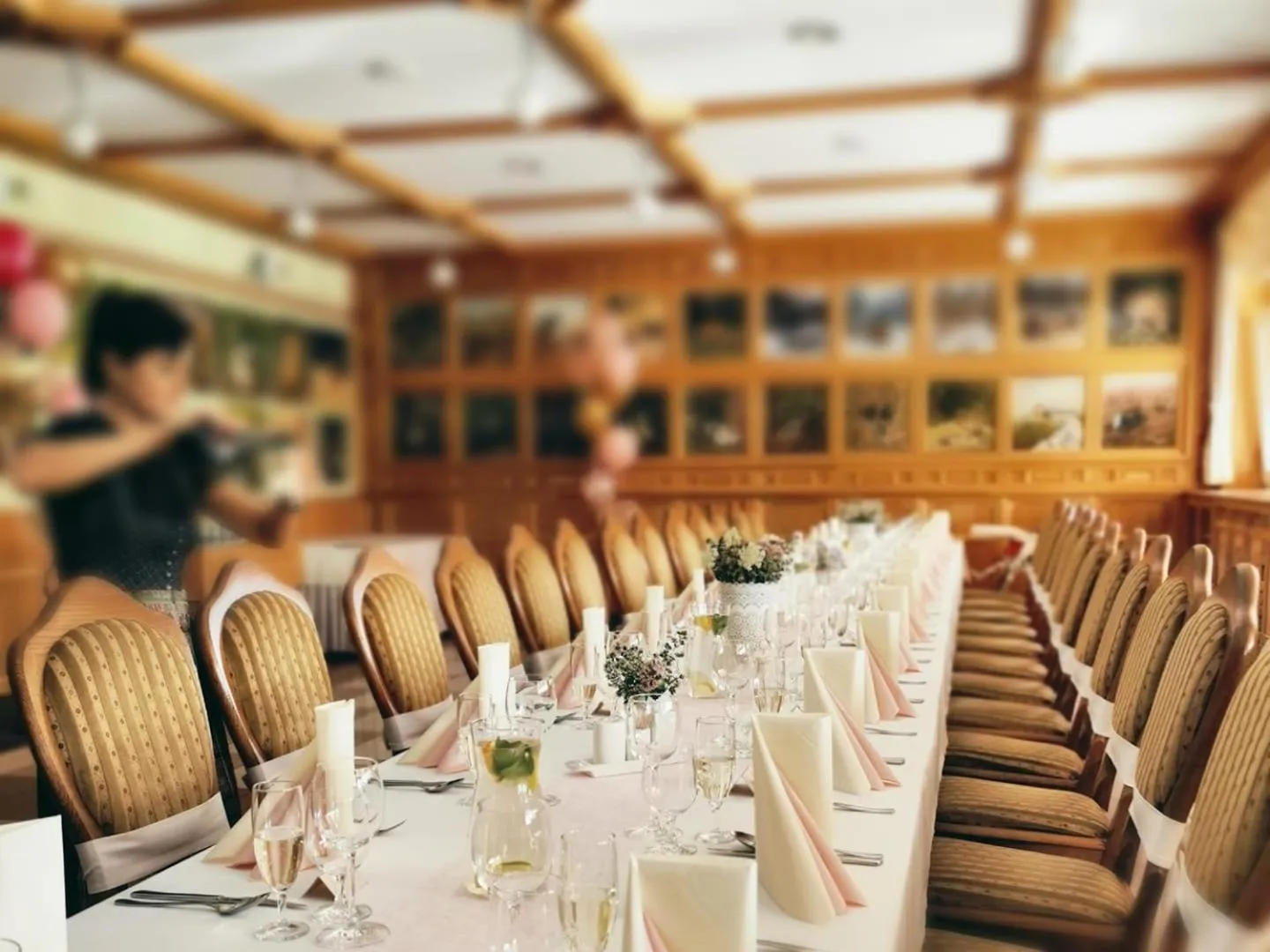 Restaurant/places to eat in Hotel Diana