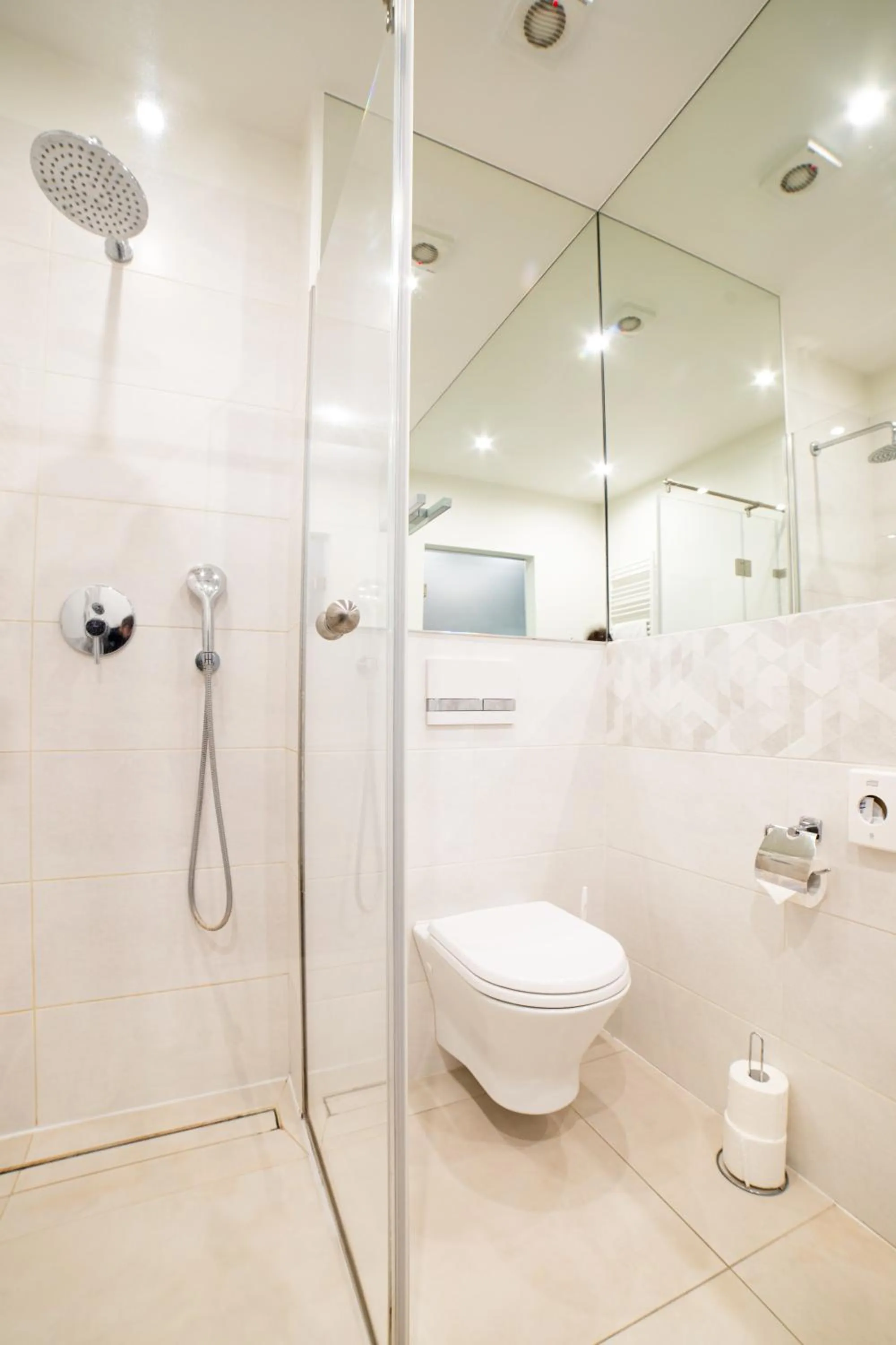 Shower in Hotel Ren & Restauracja Browar Kociewski