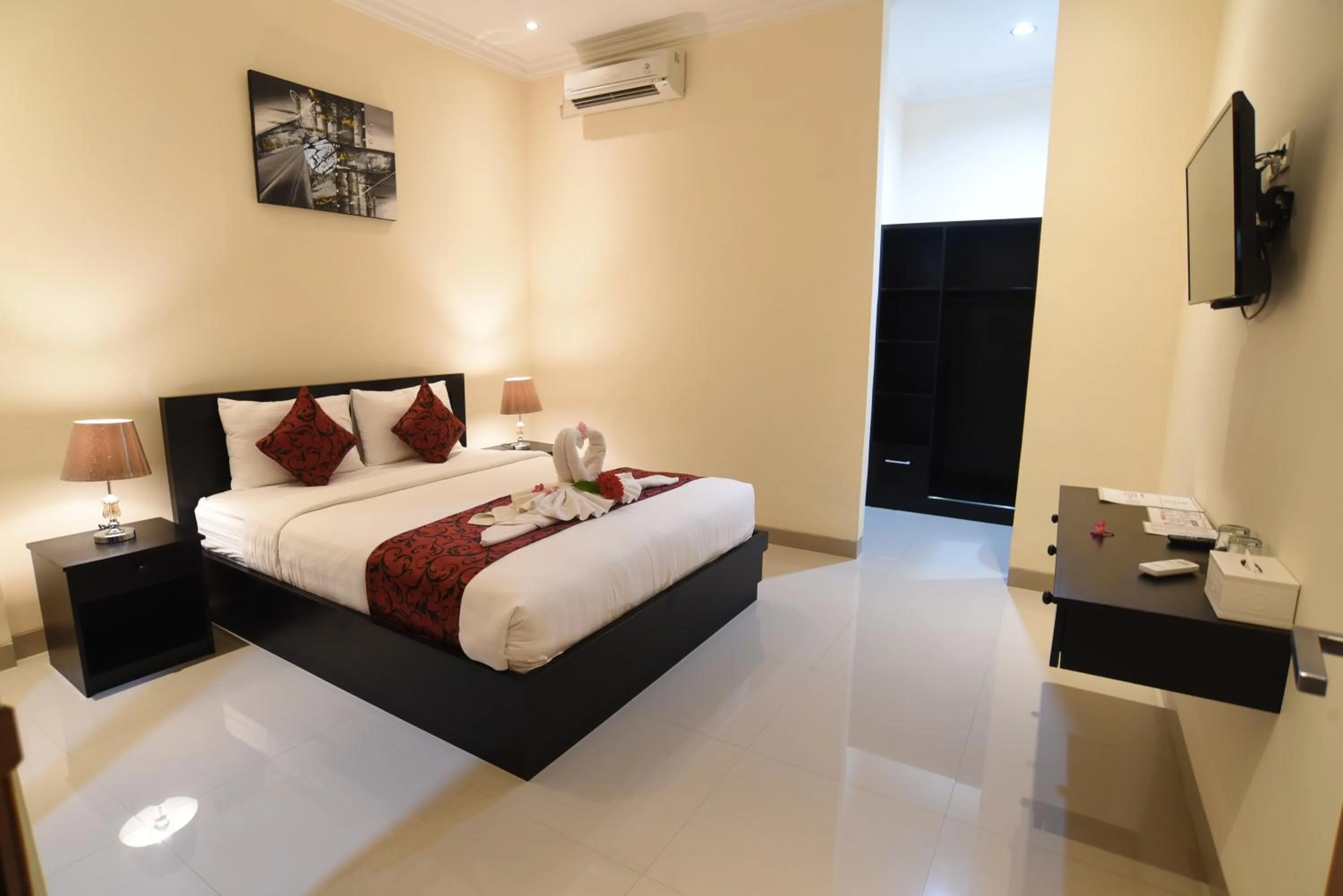 Bed in Tom's Inn Pecatu