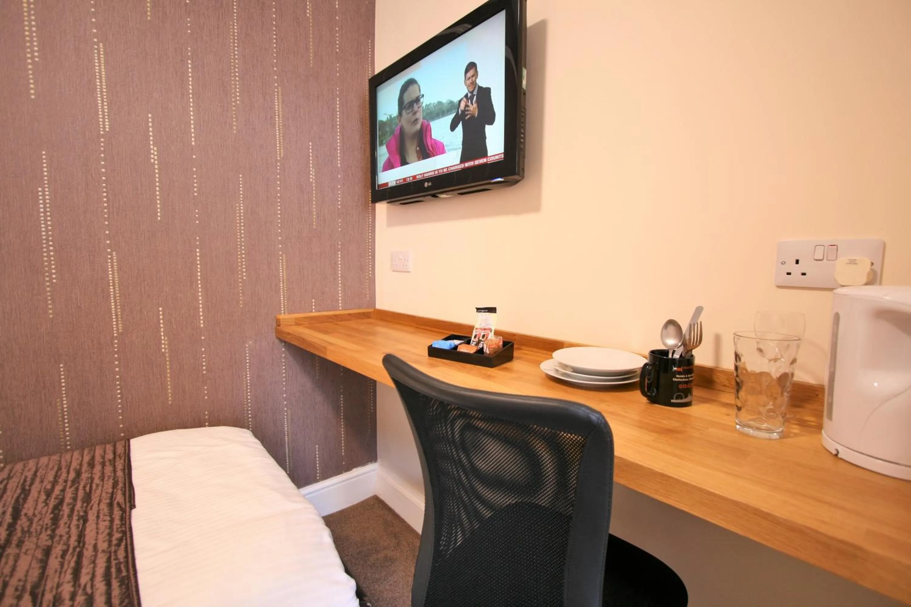 TV and multimedia in Central Hotel Cheltenham by Roomsbooked