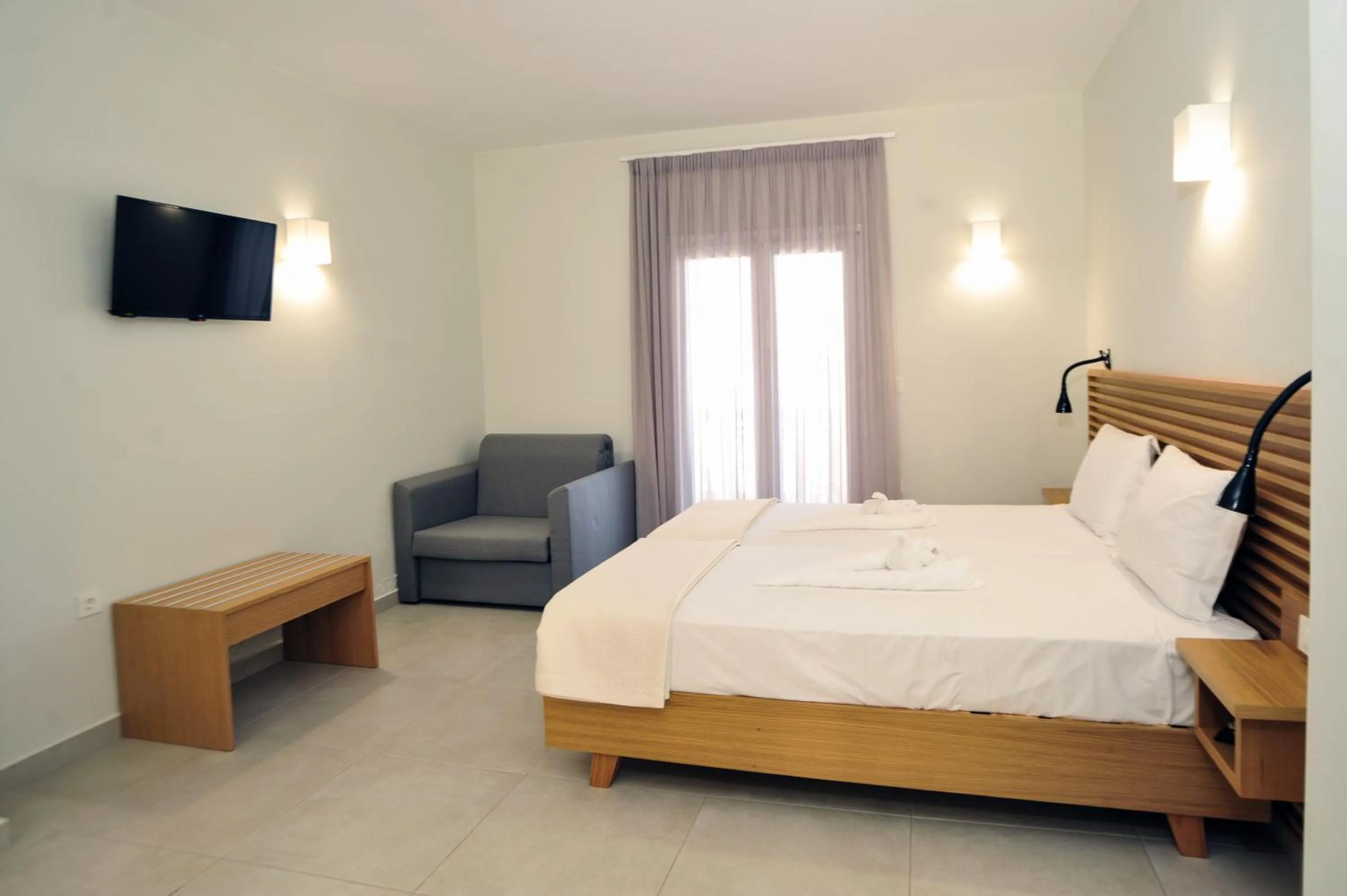 Communal lounge/ TV room, Bed in Mithos Premium Rooms