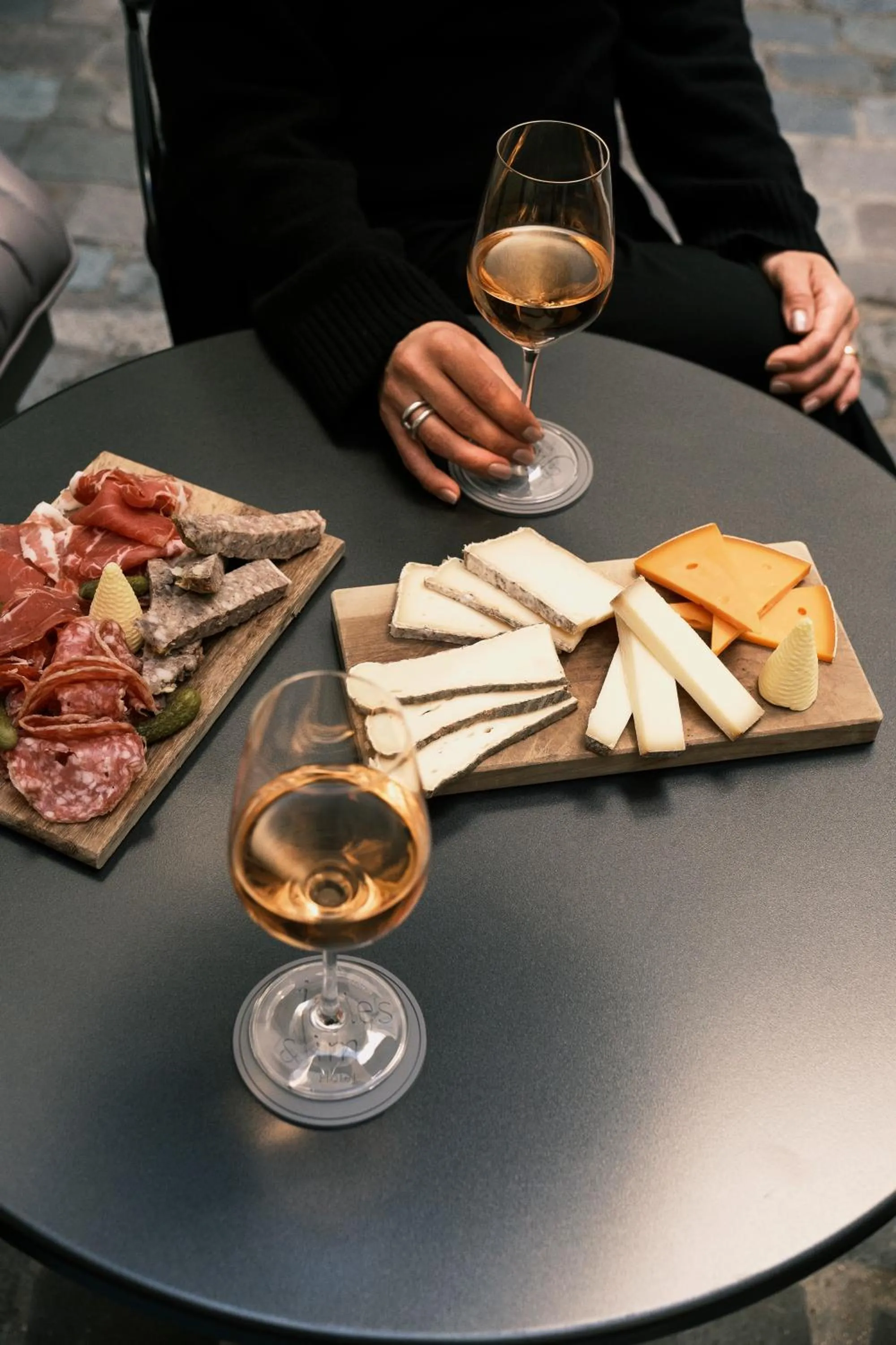 Lounge or bar in Hôtel Jules & Jim