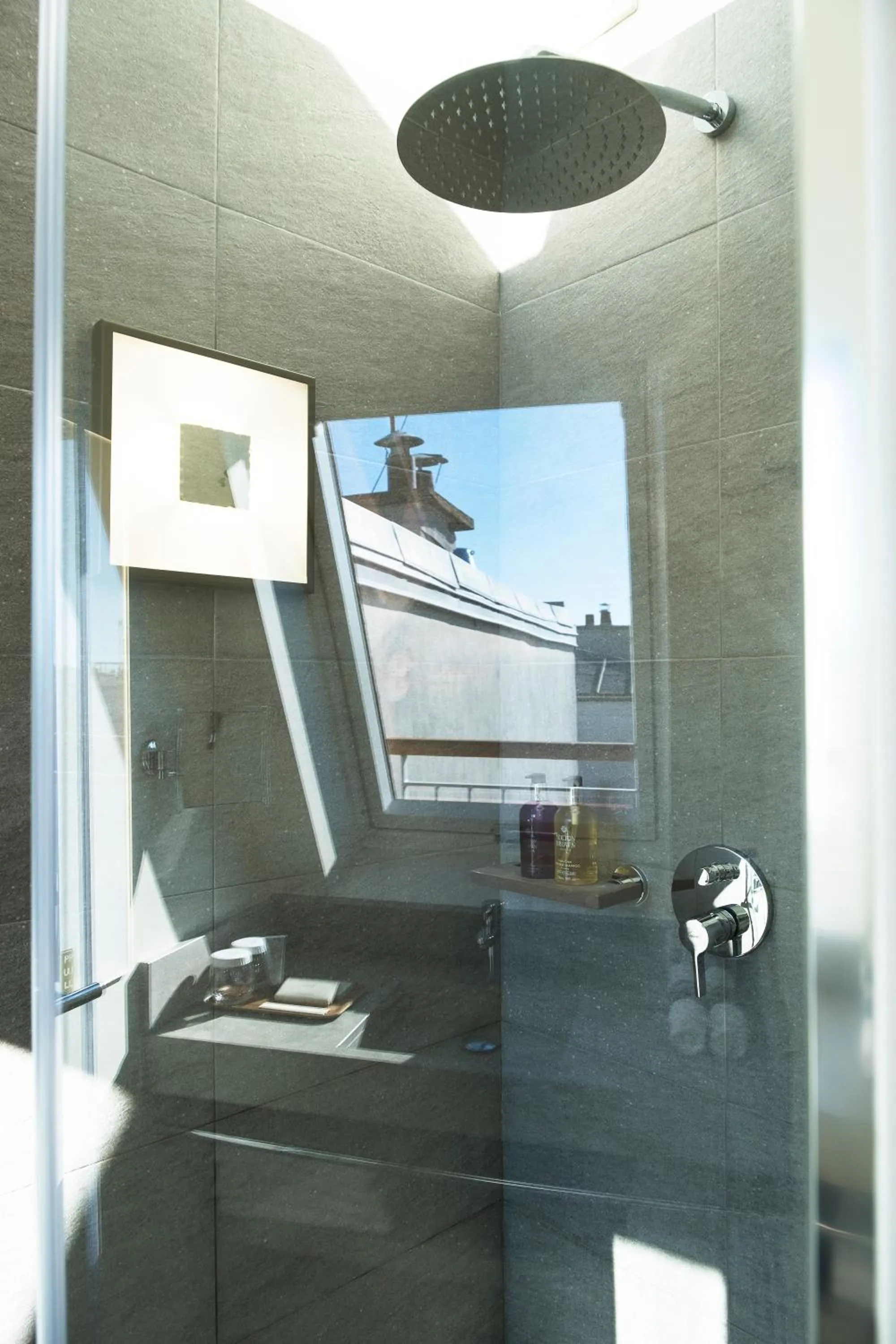 Bathroom in Hôtel Jules & Jim