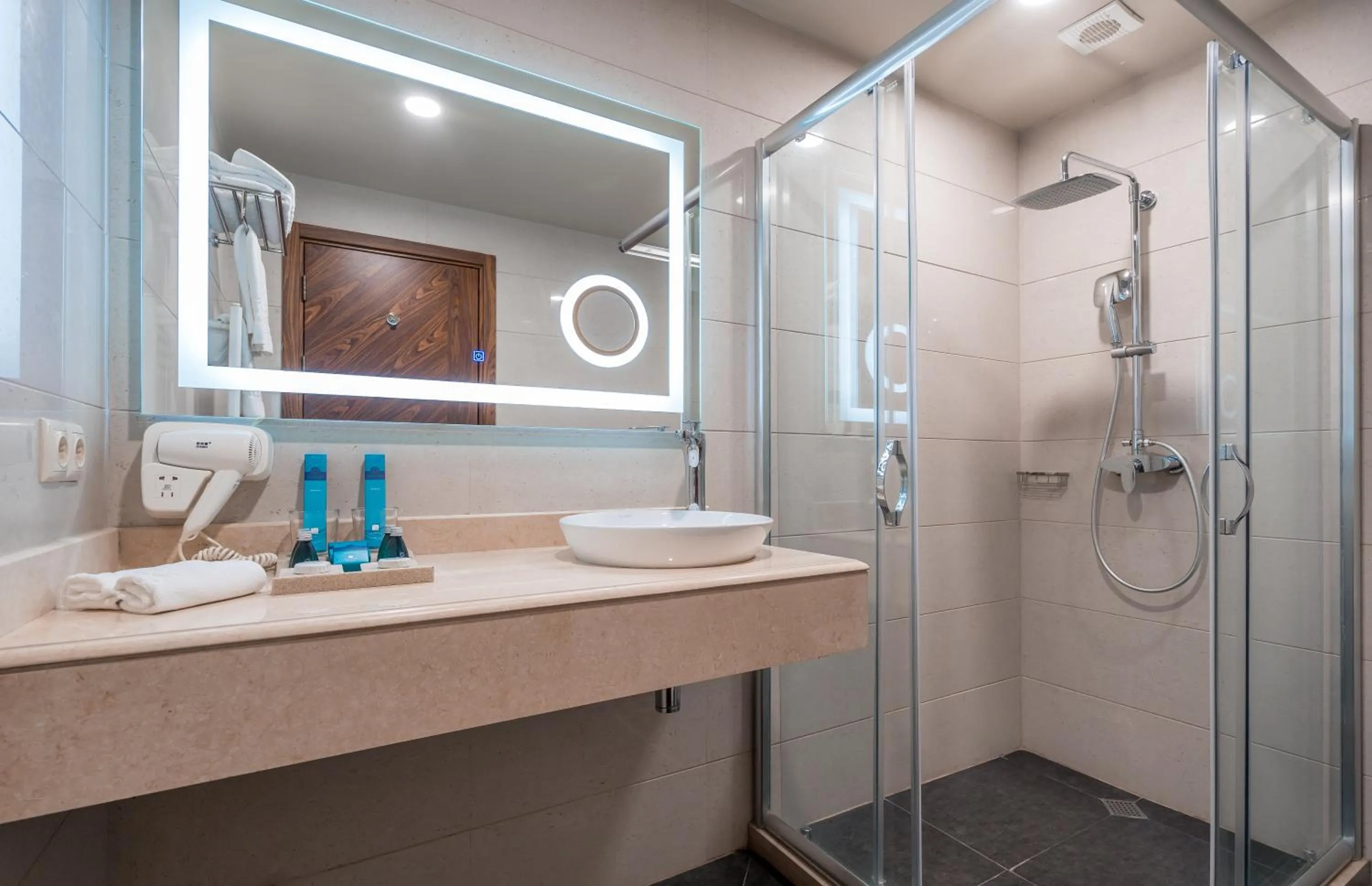 Shower in Dreamland Oasis Hotel Chakvi