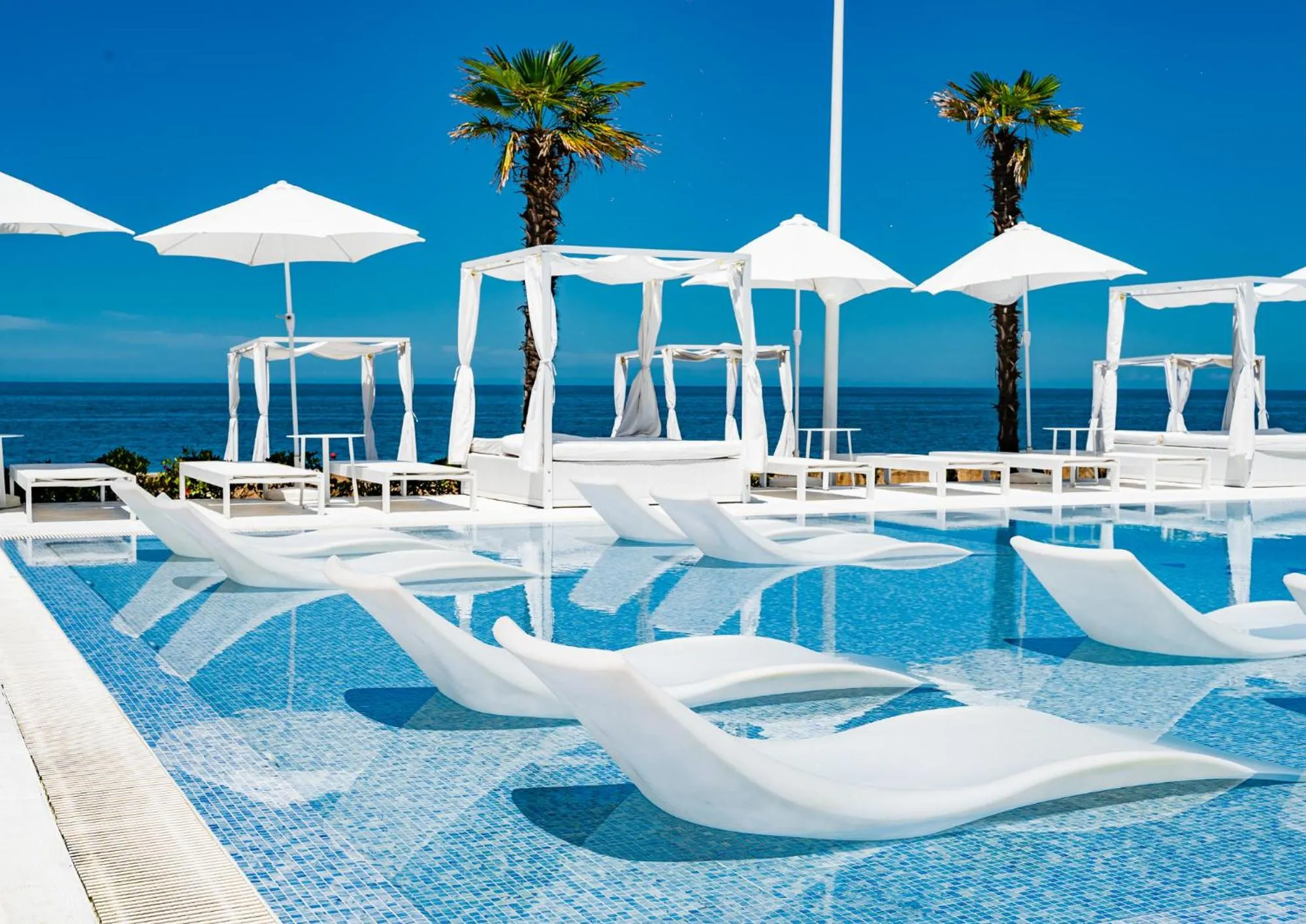 Swimming pool in Dreamland Oasis Hotel Chakvi