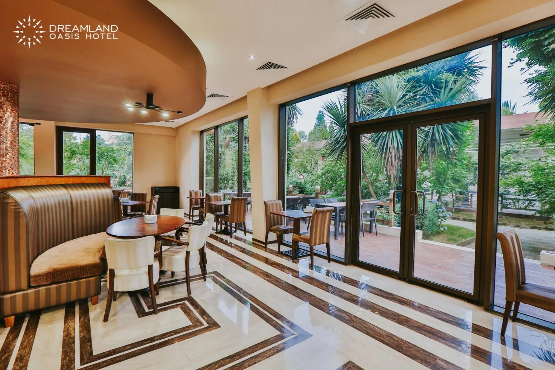 Dining area in Dreamland Oasis Hotel Chakvi