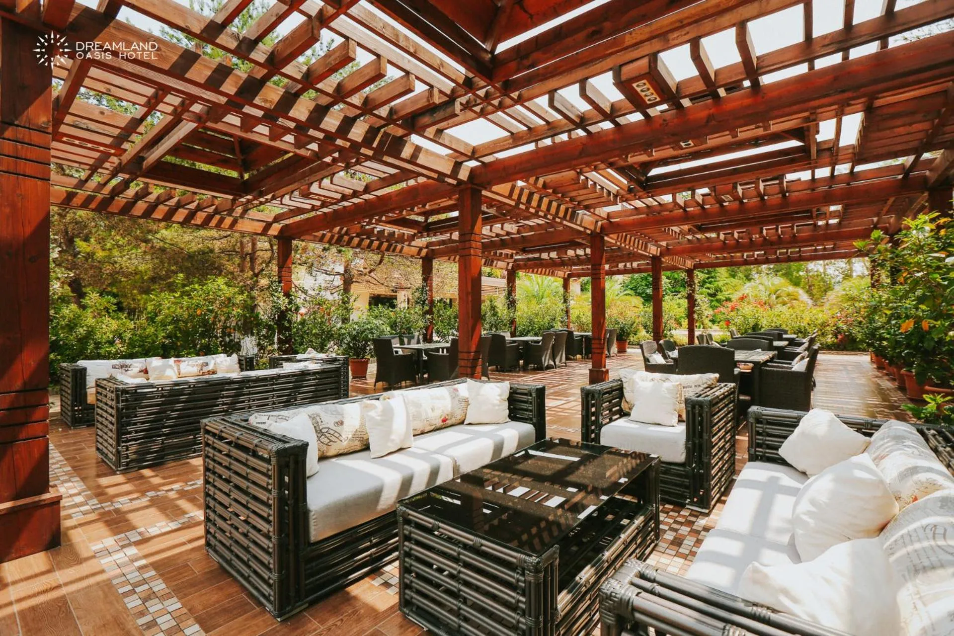 Restaurant/places to eat in Dreamland Oasis Hotel Chakvi