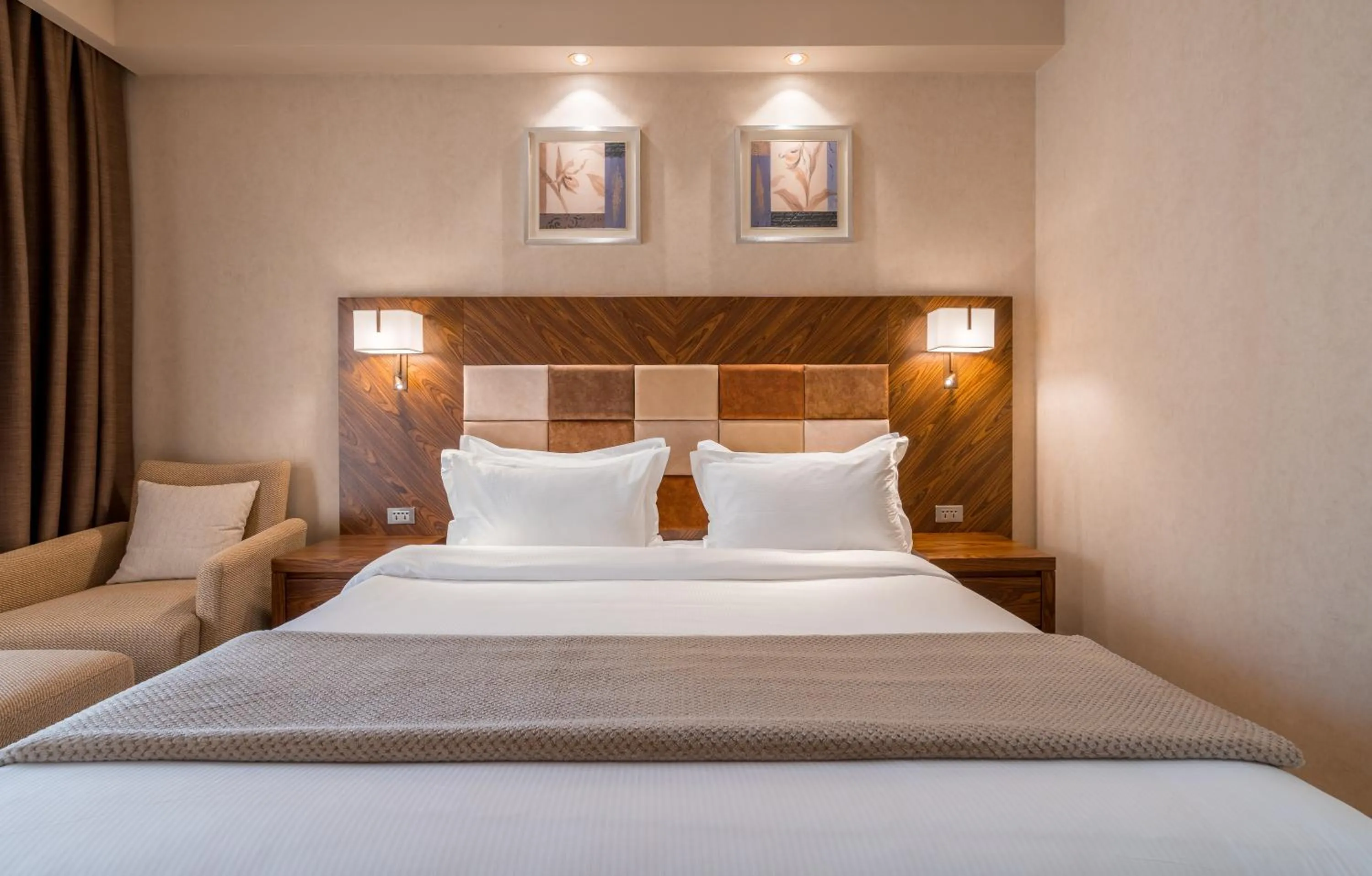 Bedroom, Bed in Dreamland Oasis Hotel Chakvi