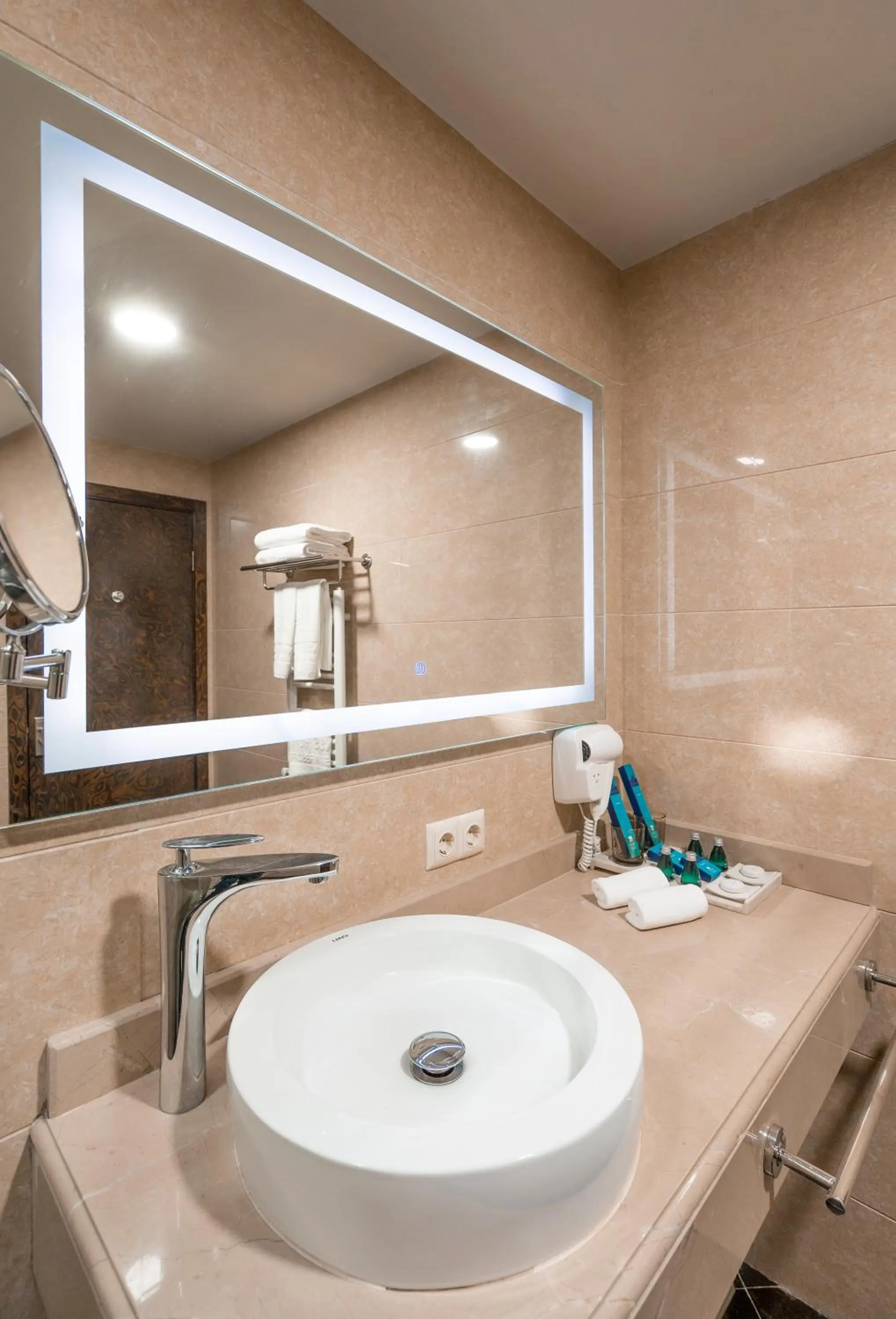 Shower in Dreamland Oasis Hotel Chakvi