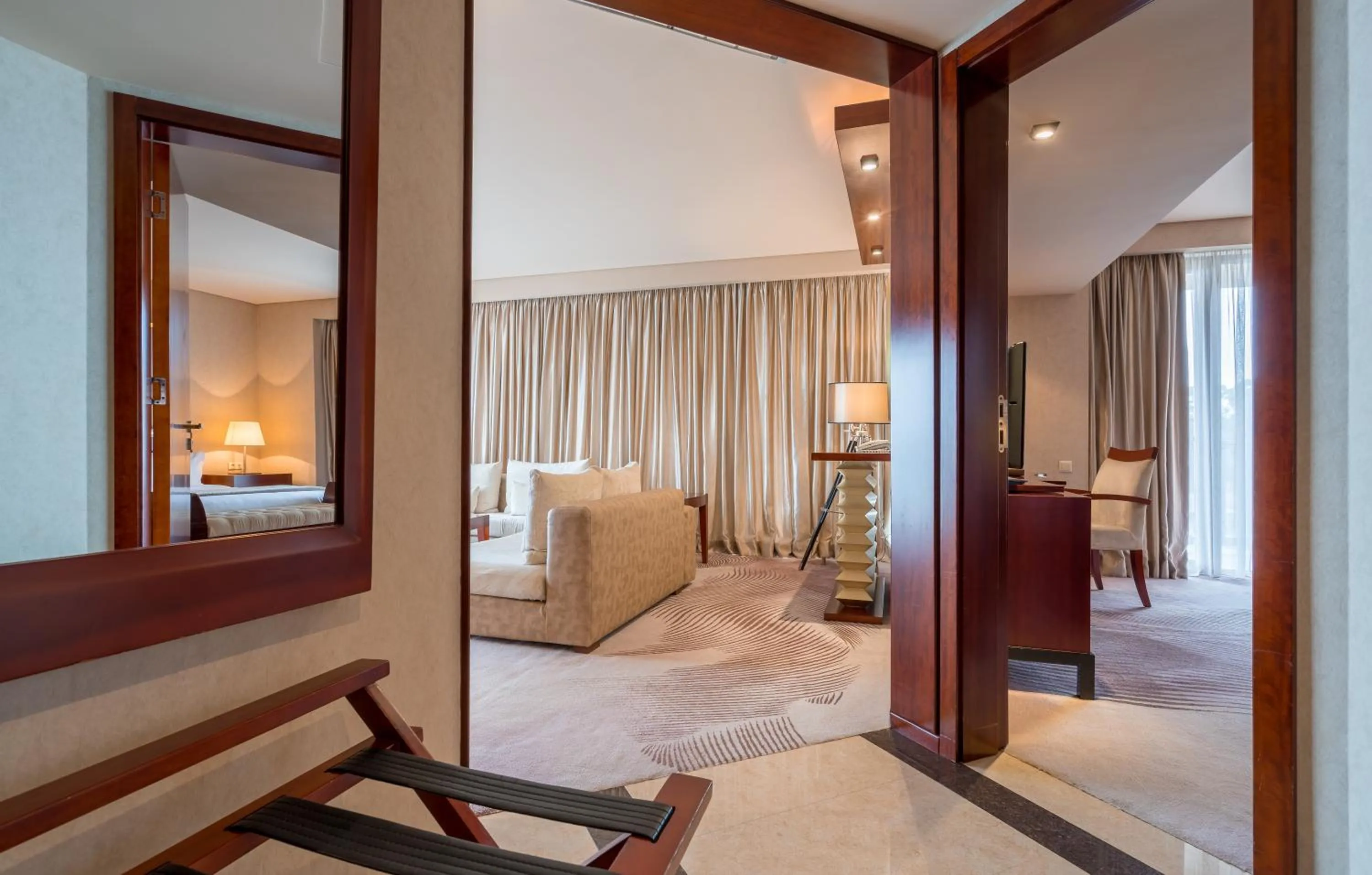 Living room, Bed in Dreamland Oasis Hotel Chakvi