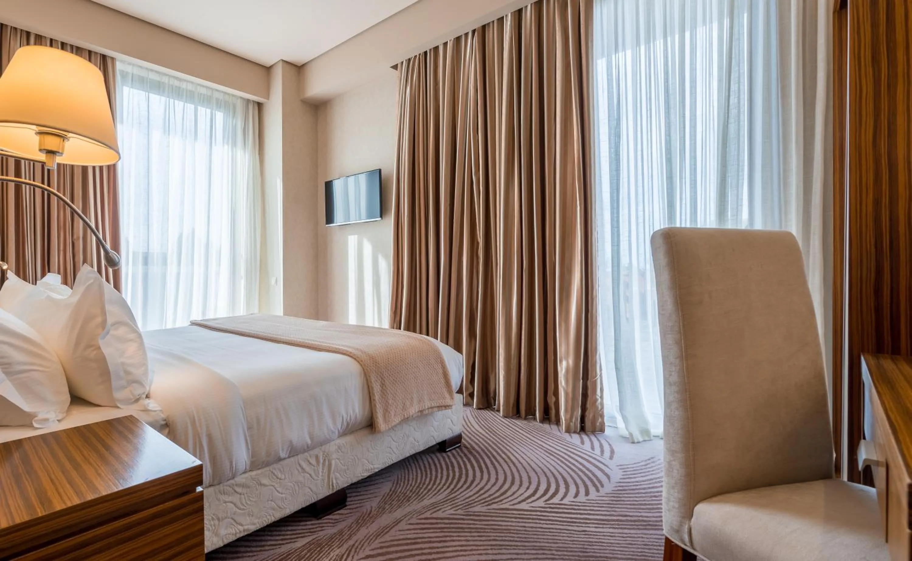 Bedroom, Bed in Dreamland Oasis Hotel Chakvi