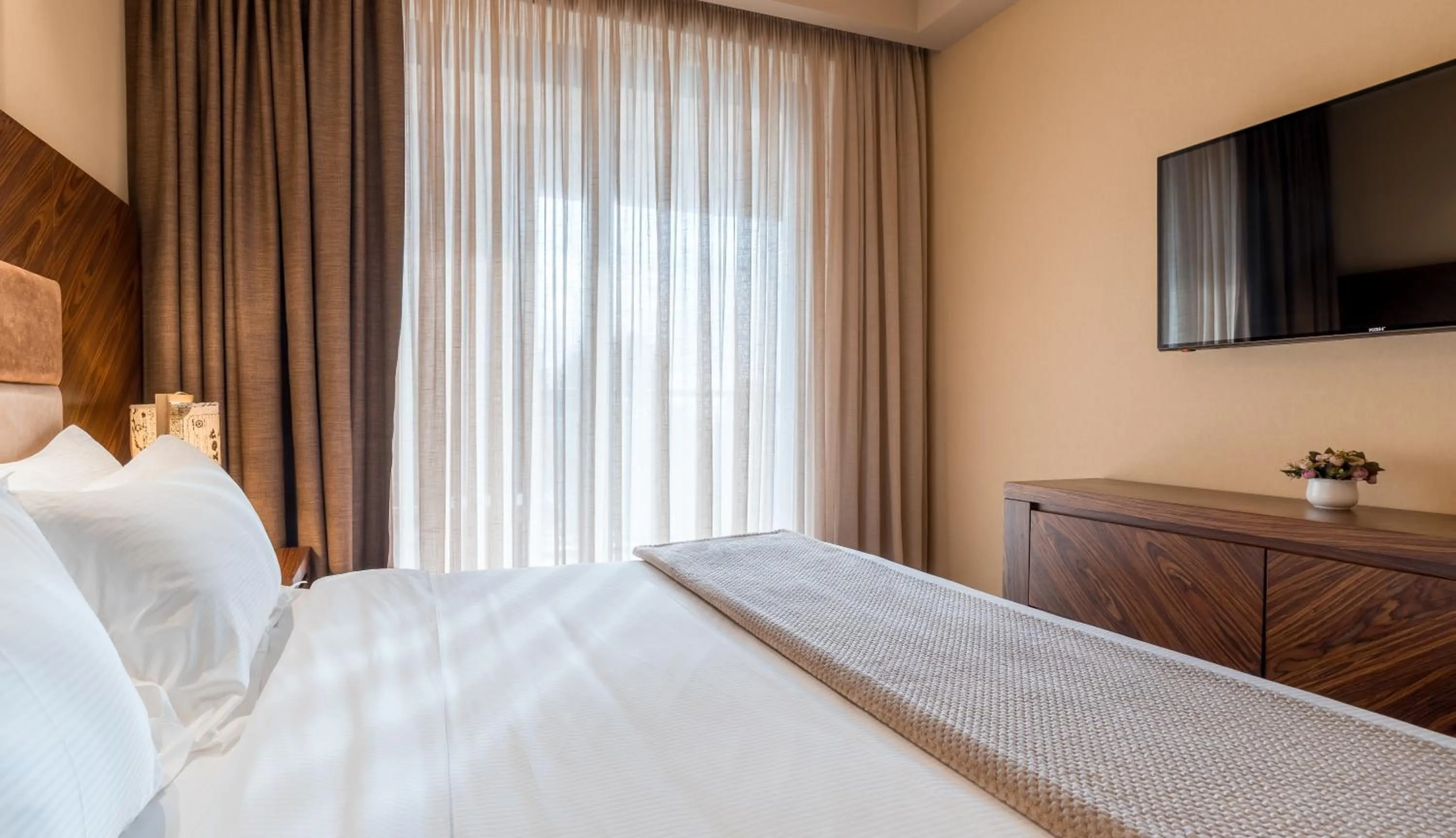 Bedroom, Bed in Dreamland Oasis Hotel Chakvi