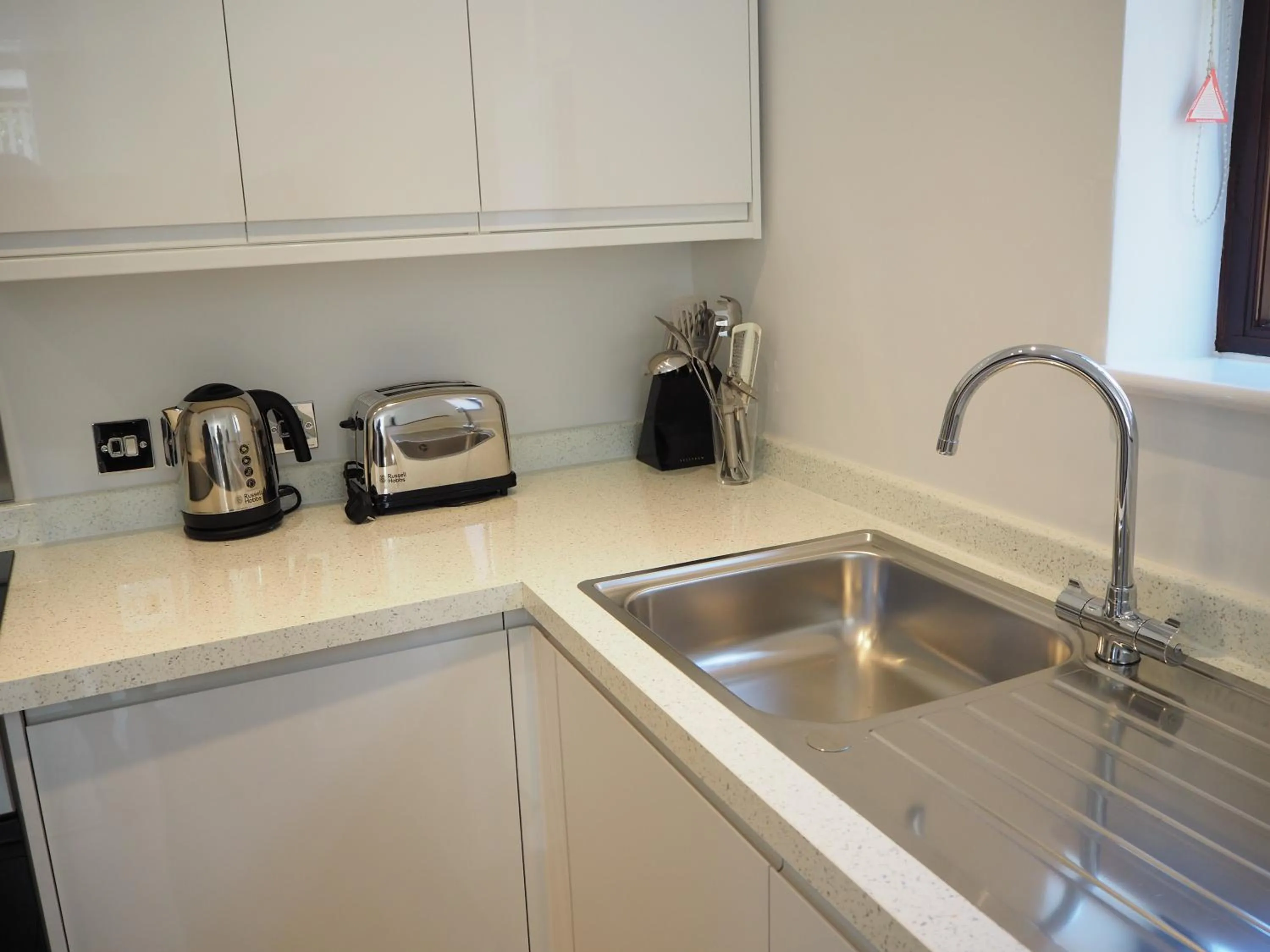 Kitchen or kitchenette in High Hedges Apartment C
