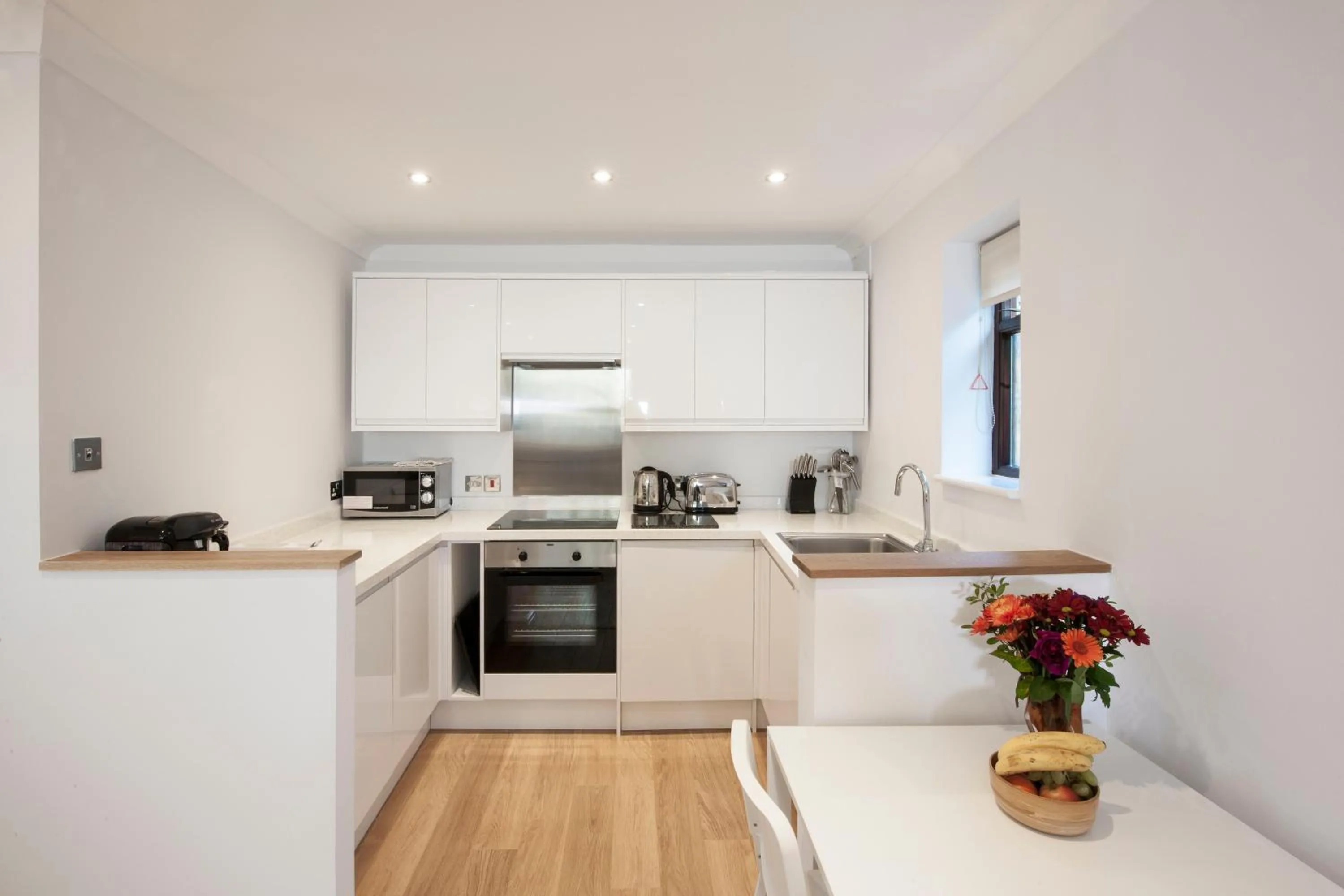 Kitchen or kitchenette in High Hedges Apartment C