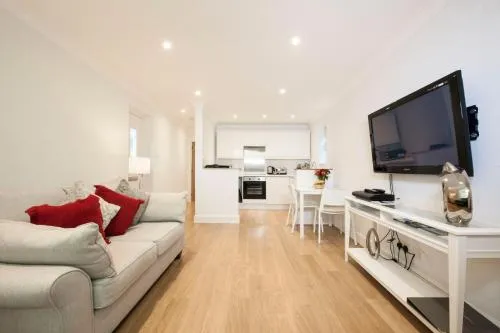 High Hedges Apartment C