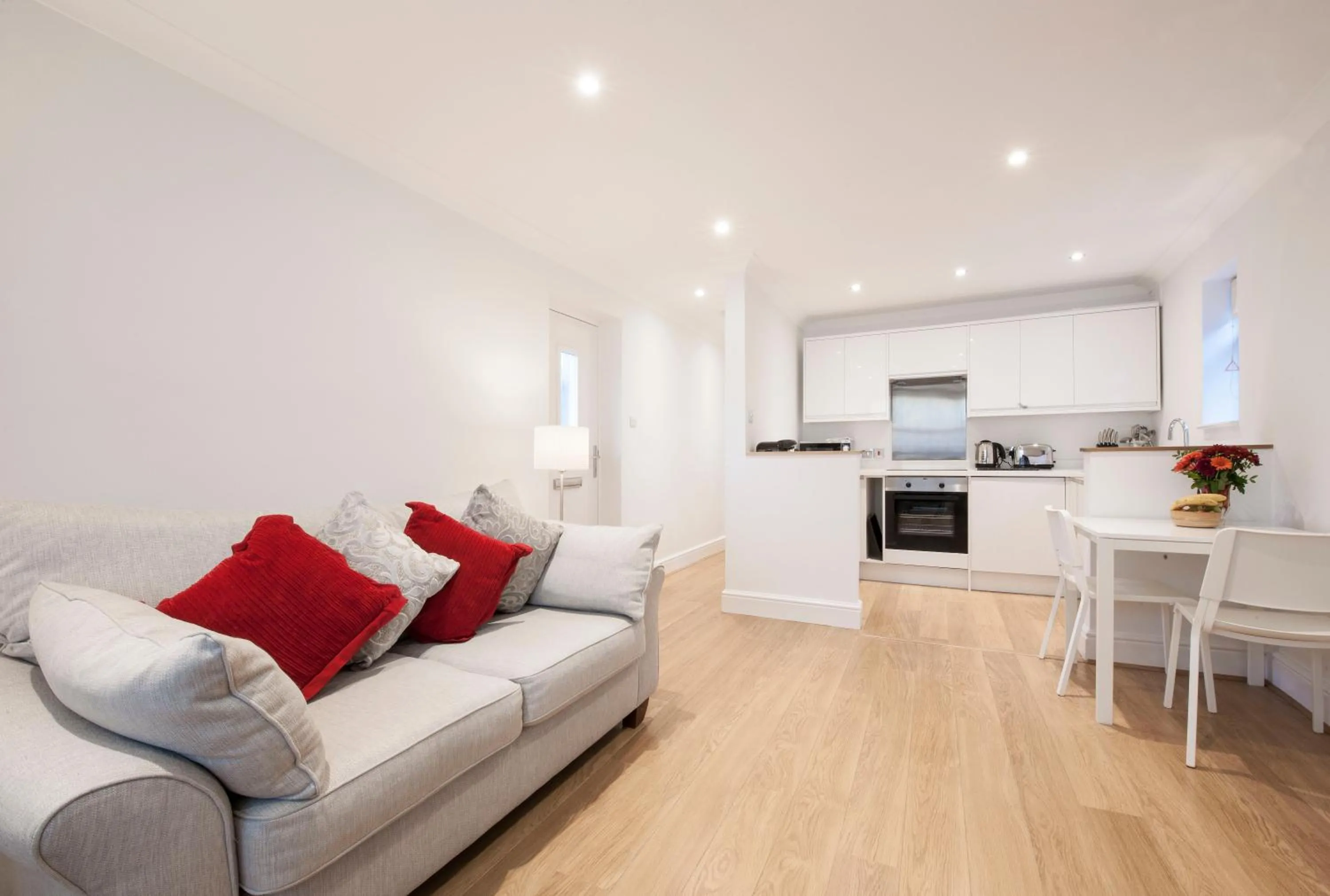 Living room in High Hedges Apartment C