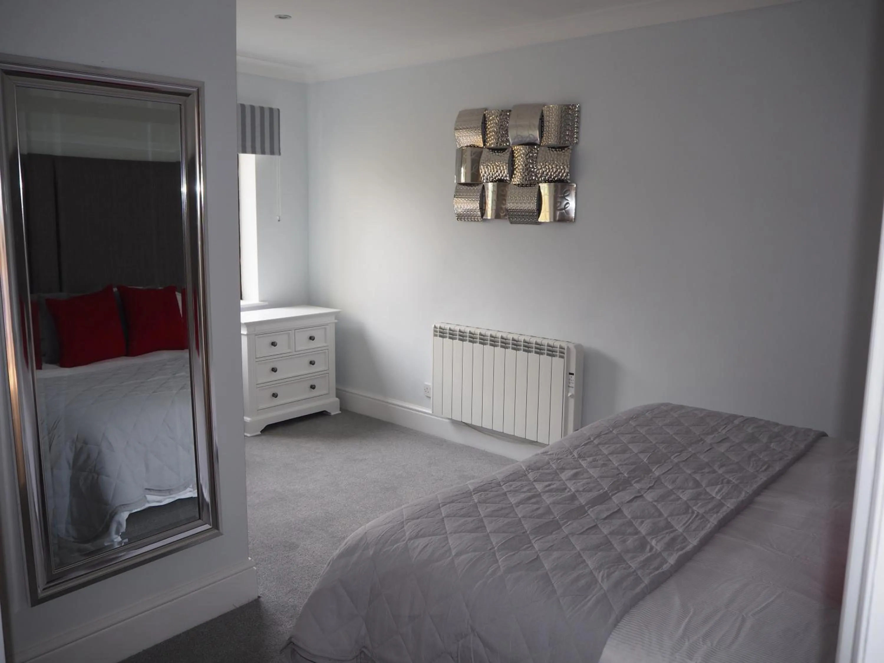 Bedroom, Bed in High Hedges Apartment C