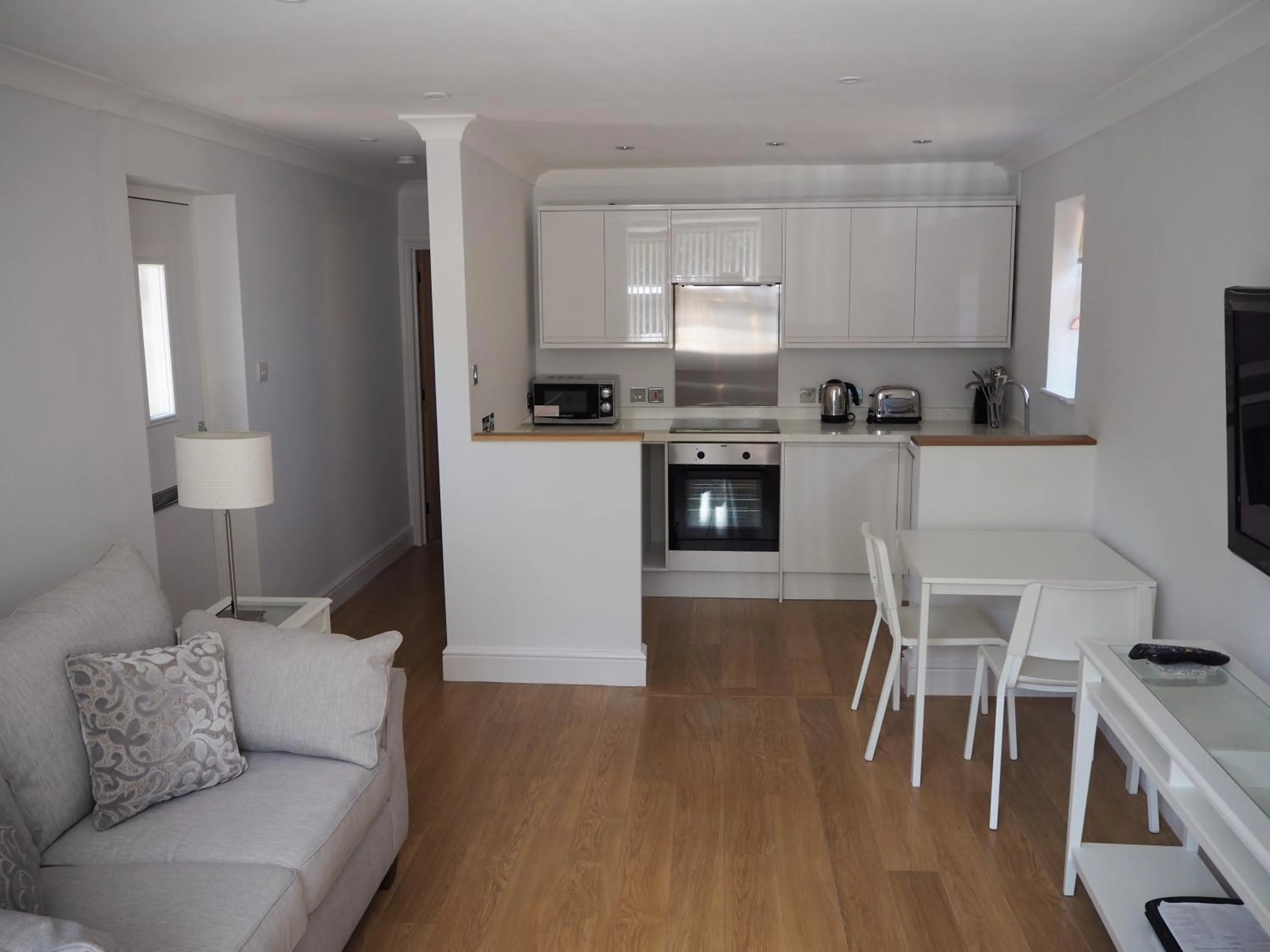 Kitchen or kitchenette in High Hedges Apartment C