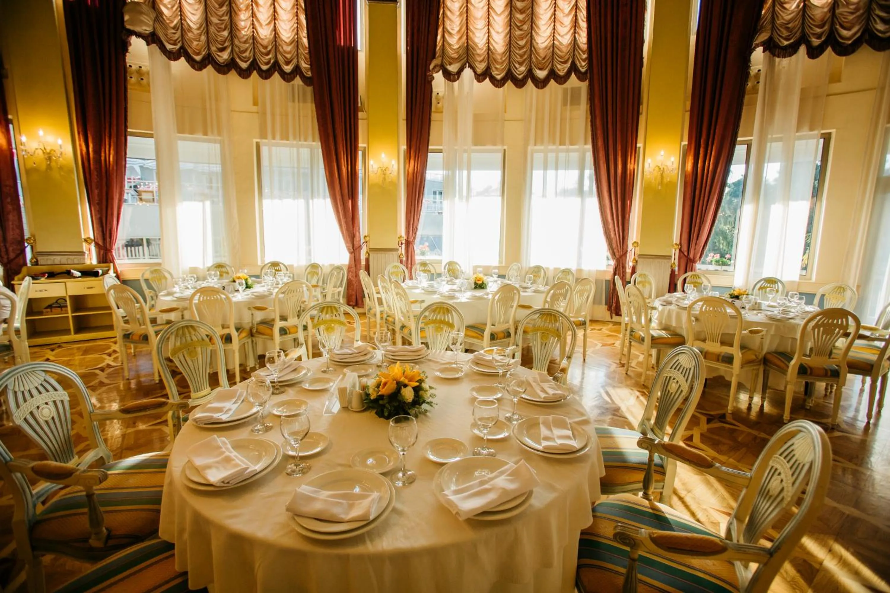 Restaurant/places to eat in Hotel Intourist Palace Batumi