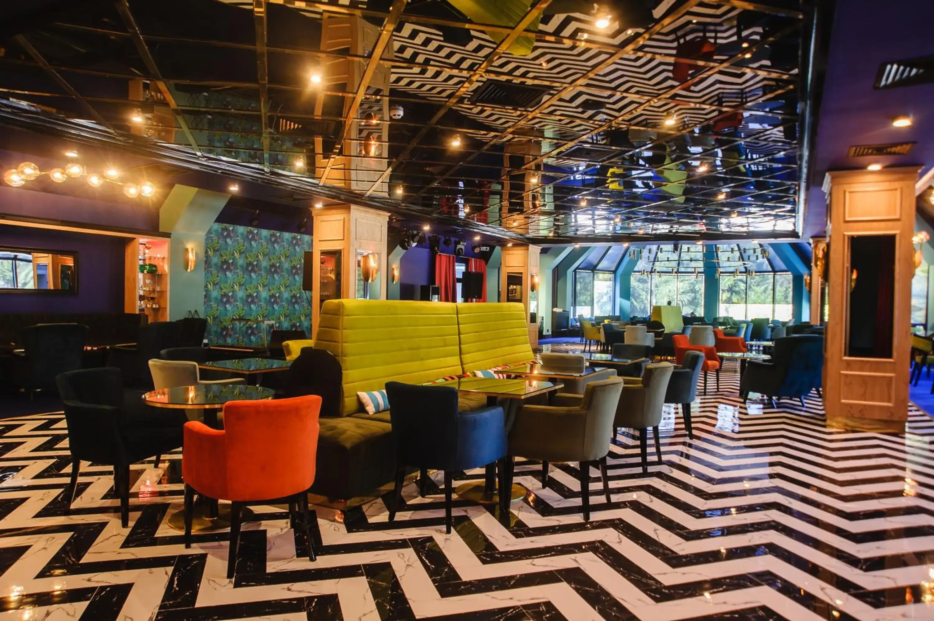 Restaurant/places to eat in Hotel Intourist Palace Batumi Restaurant/places to eat in Hotel Intourist Palace Batumi