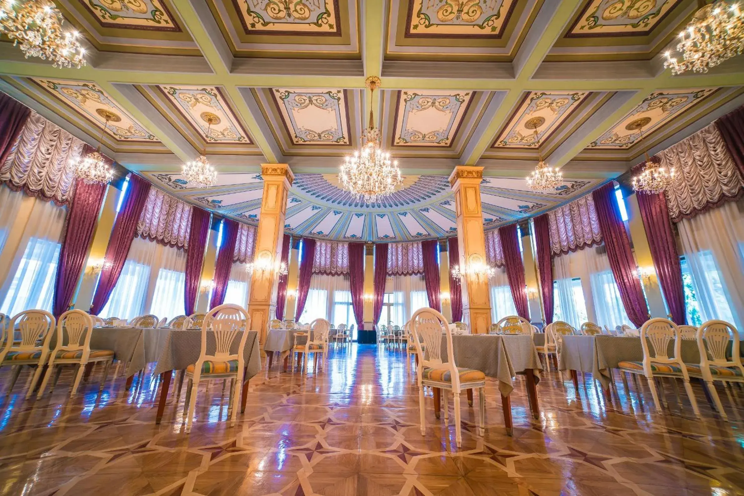 Restaurant/places to eat in Hotel Intourist Palace Batumi Restaurant/places to eat in Hotel Intourist Palace Batumi