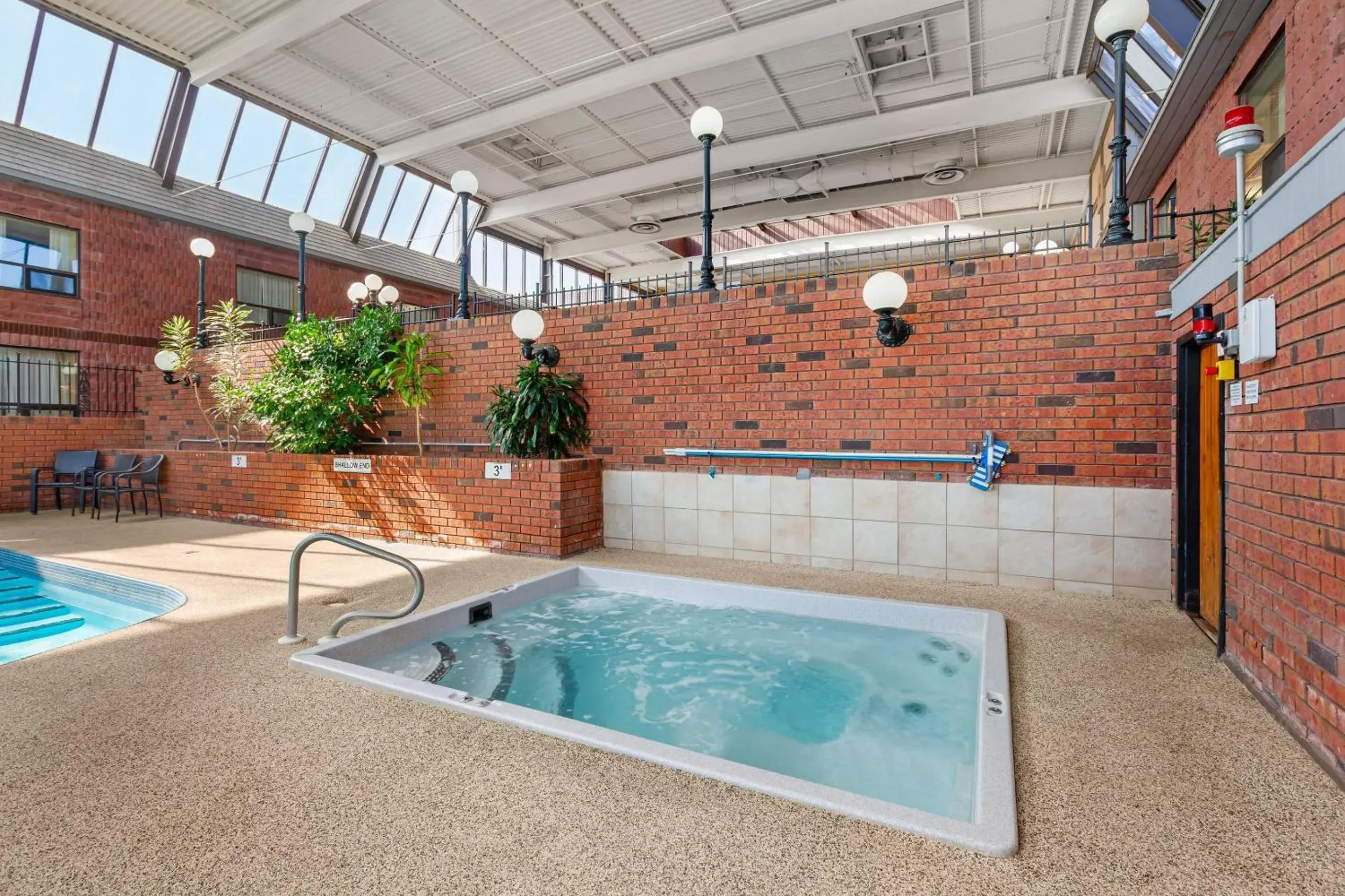 Swimming pool in Quality Inn & Conference Centre Swimming pool in Quality Inn & Conference Centre