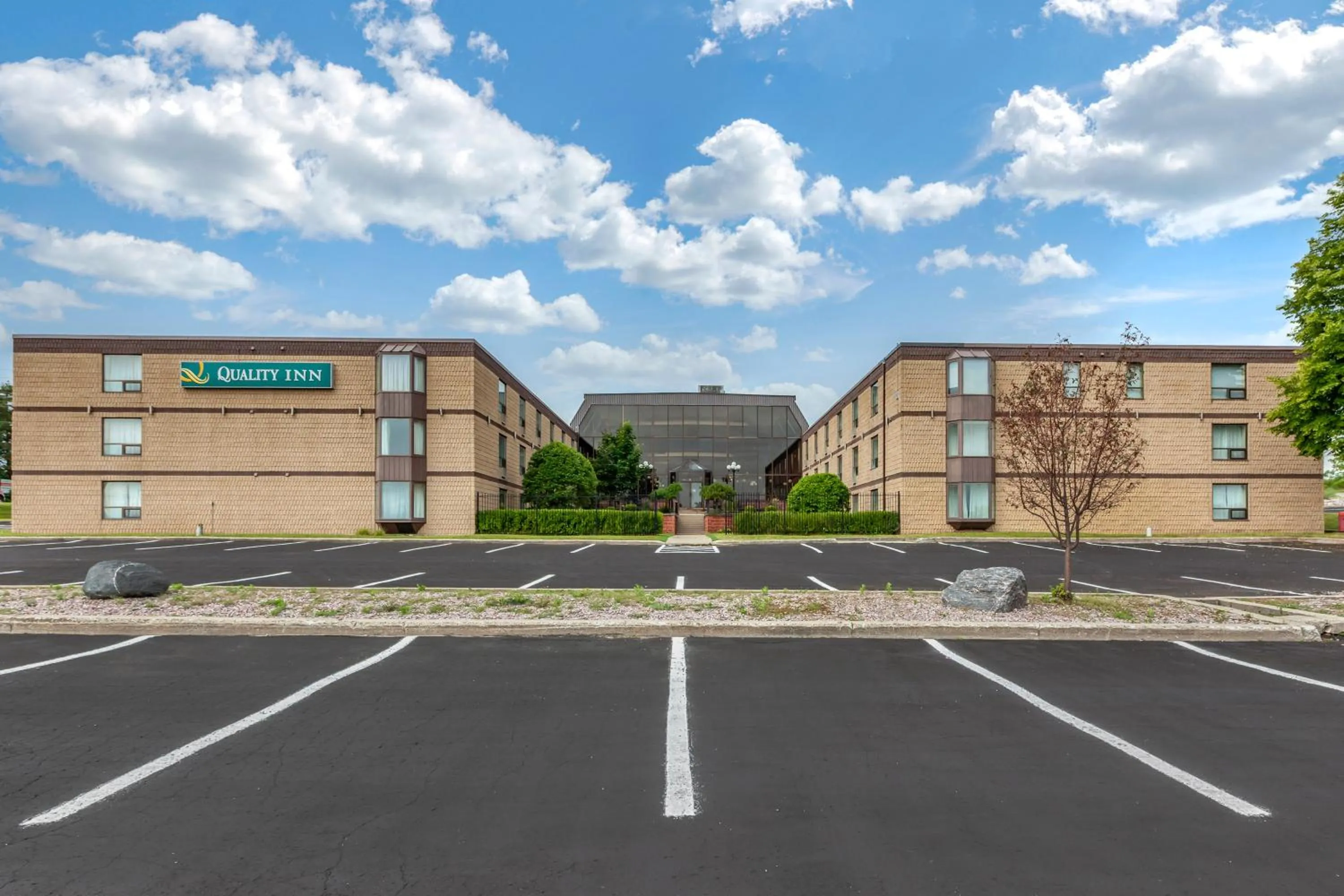 Property building in Quality Inn & Conference Centre