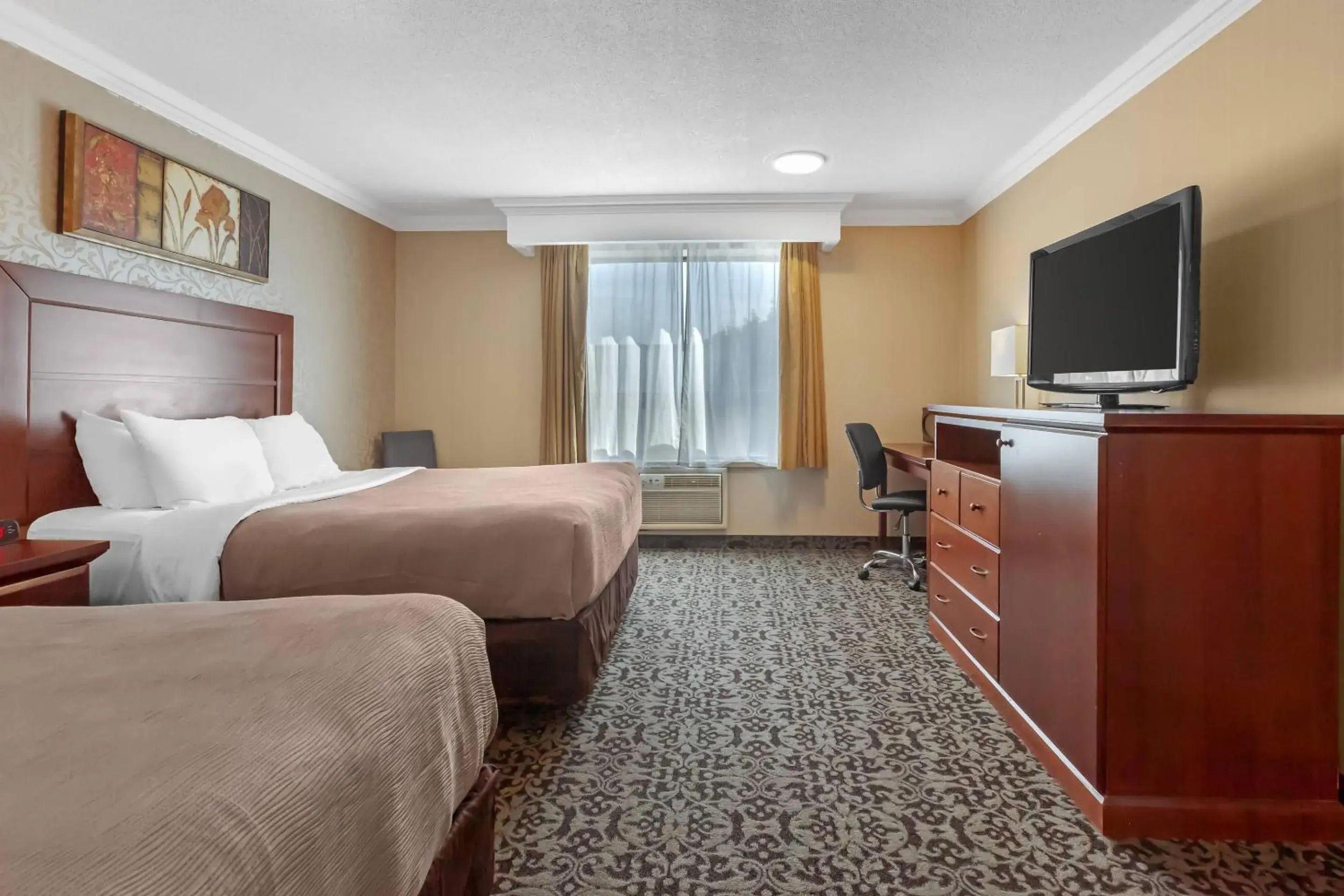 Bedroom, Bed in Quality Inn & Conference Centre Bedroom, Bed in Quality Inn & Conference Centre