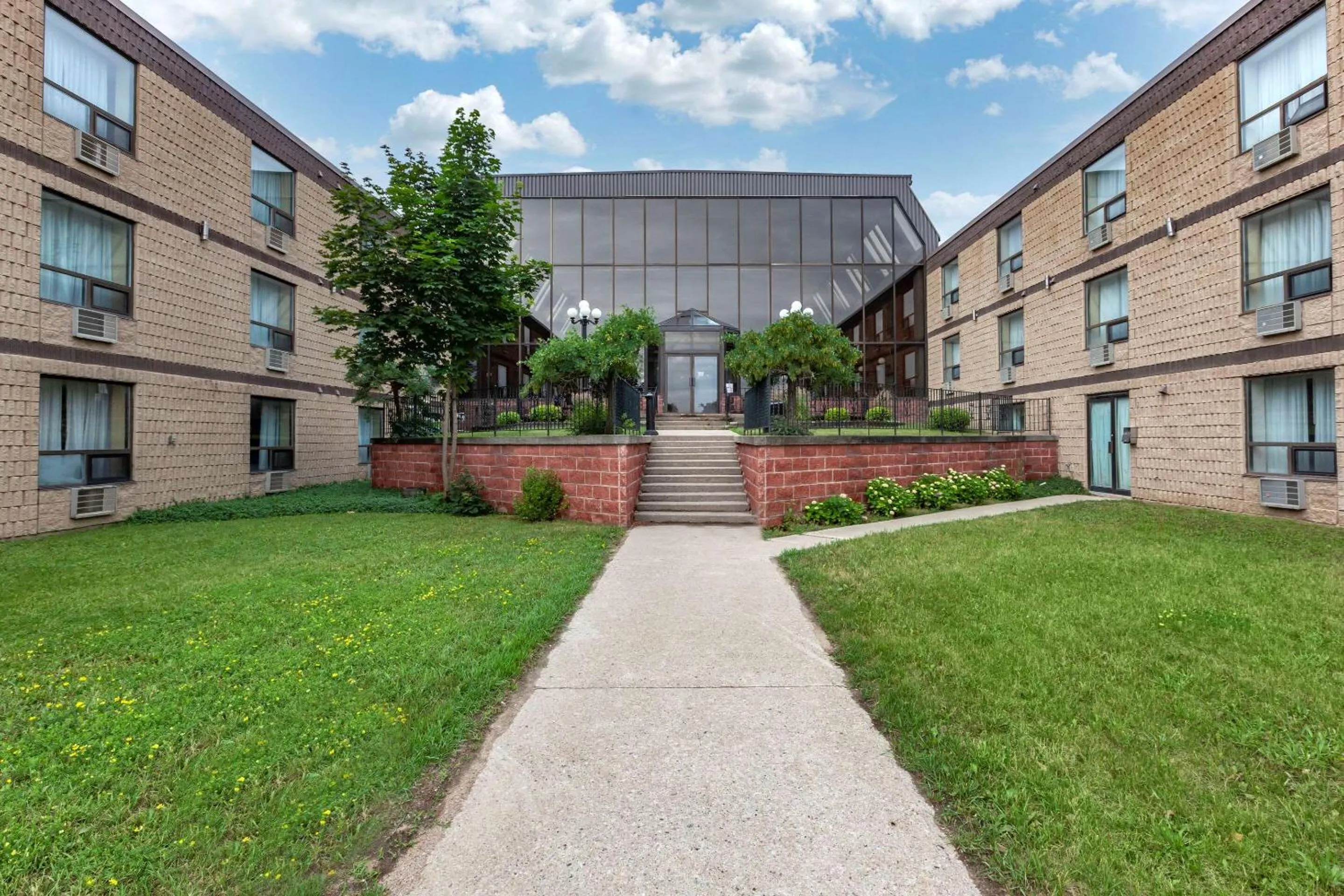 Property building in Quality Inn & Conference Centre