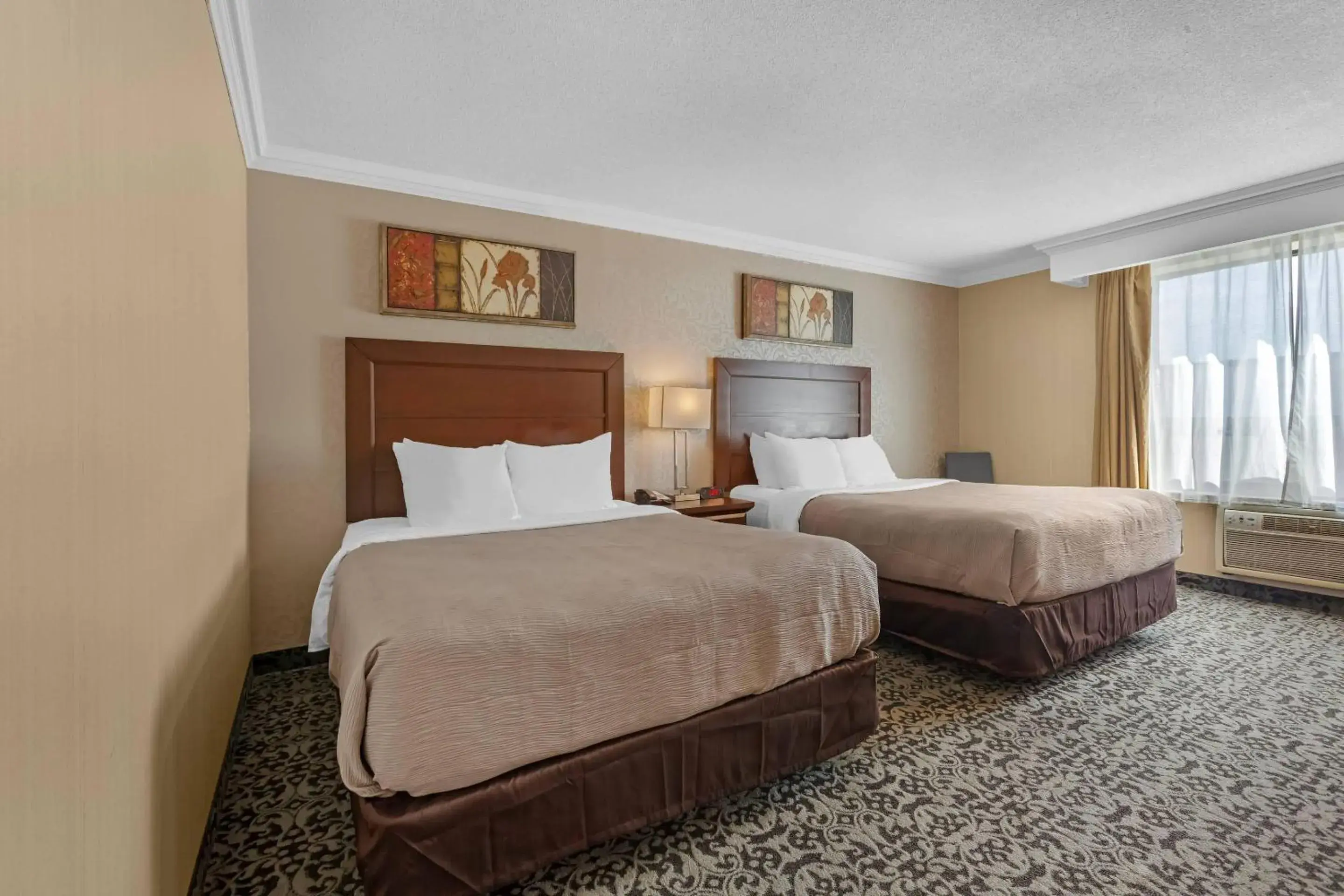 Bedroom, Bed in Quality Inn & Conference Centre Bedroom, Bed in Quality Inn & Conference Centre