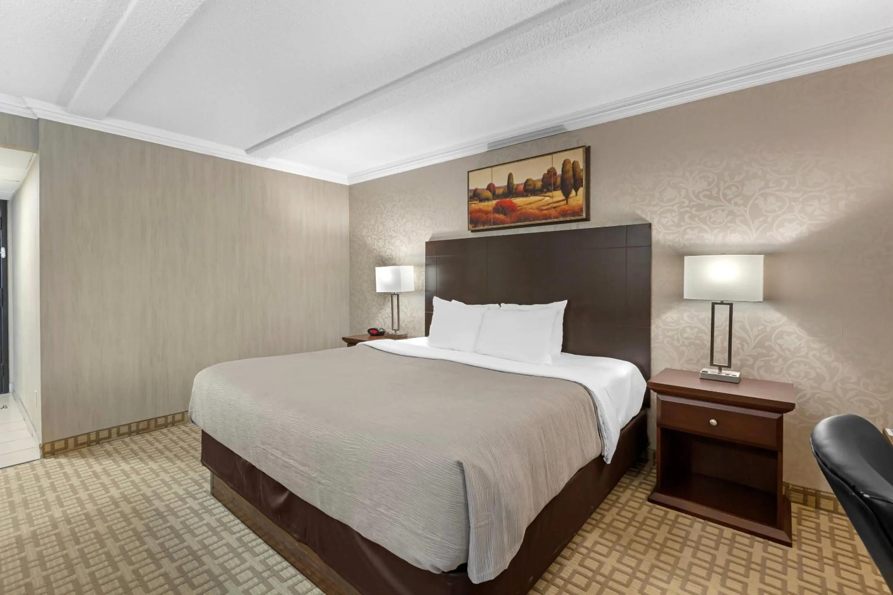 Bedroom, Bed in Quality Inn & Conference Centre