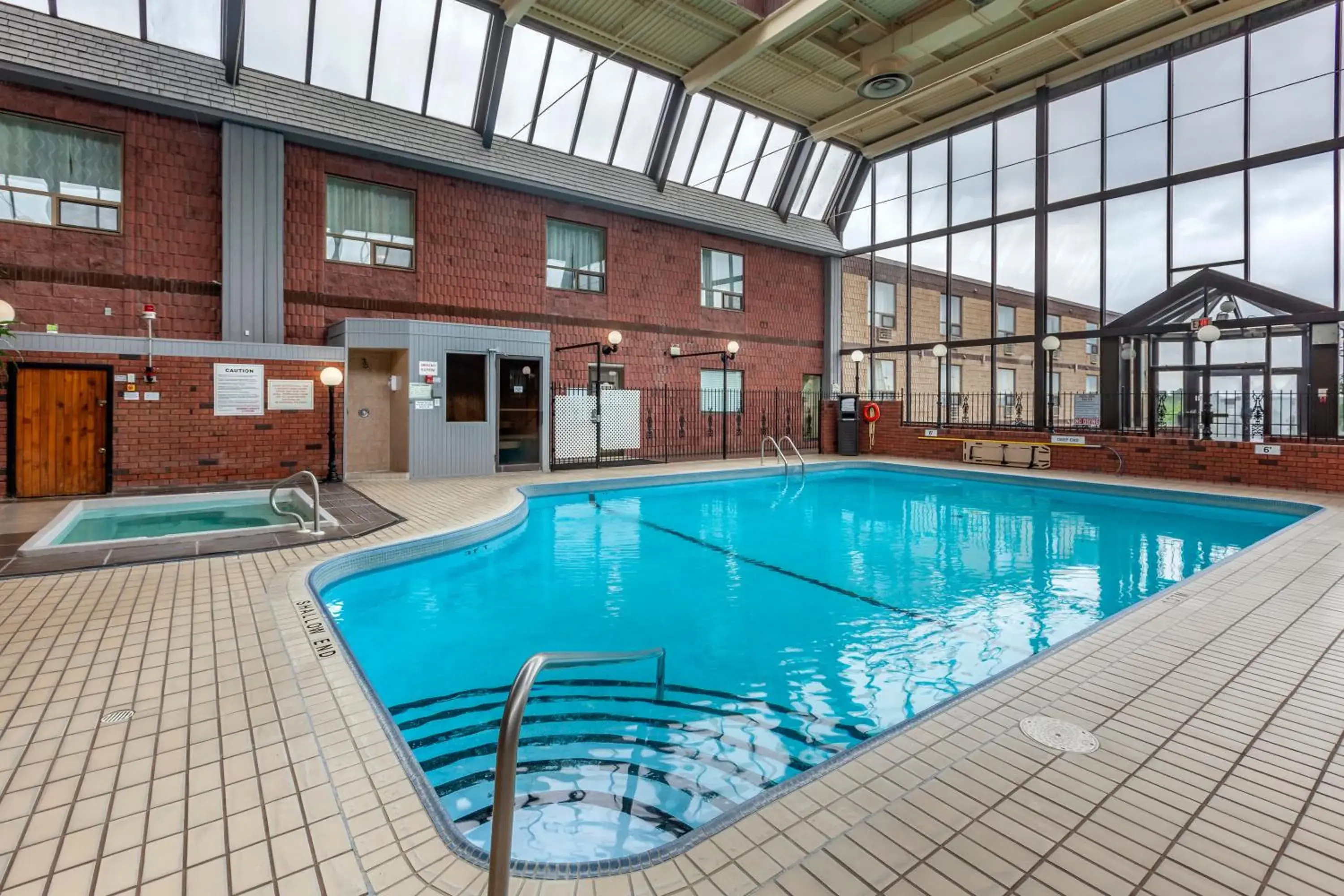 Swimming pool in Quality Inn & Conference Centre Swimming pool in Quality Inn & Conference Centre