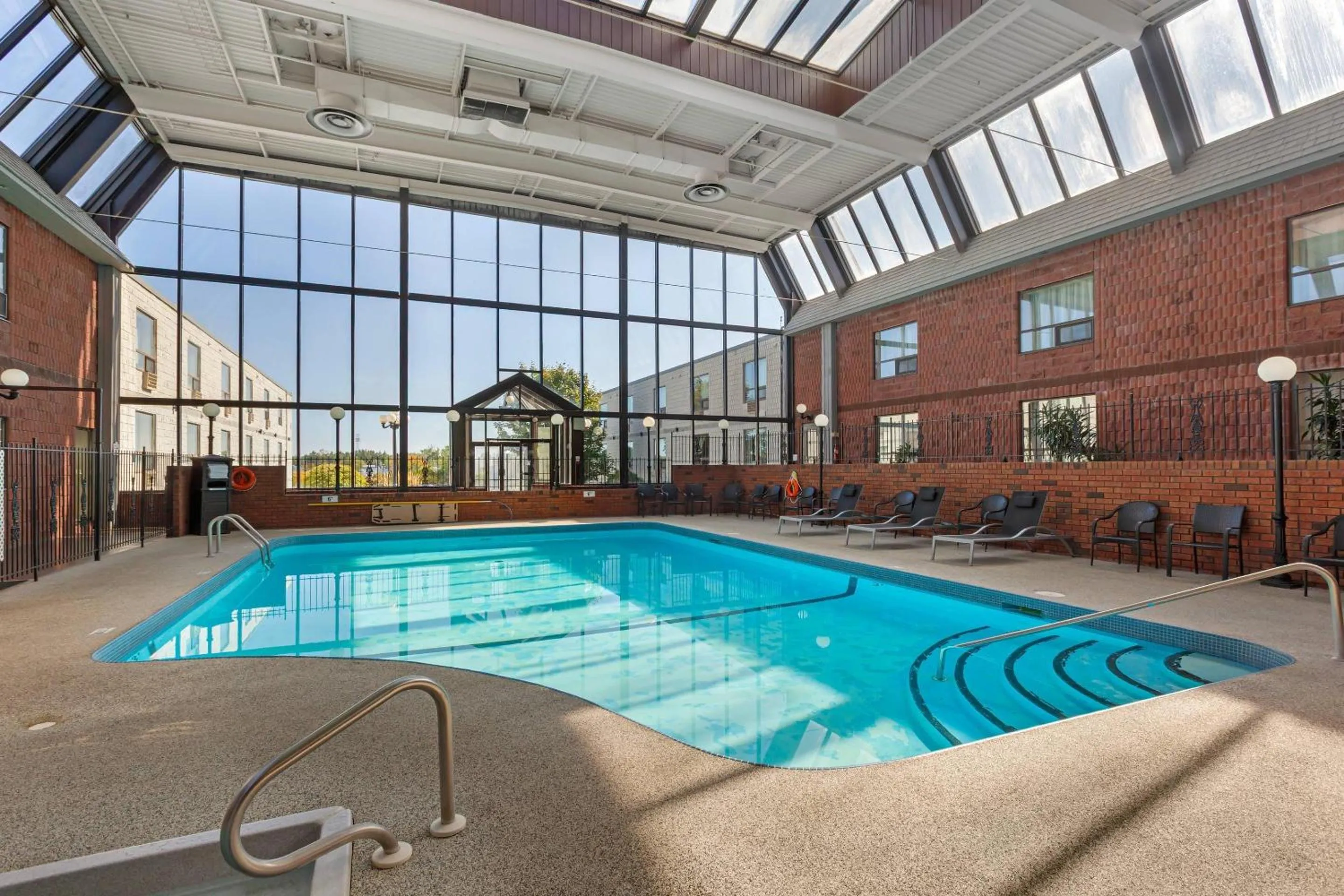 Swimming pool in Quality Inn & Conference Centre