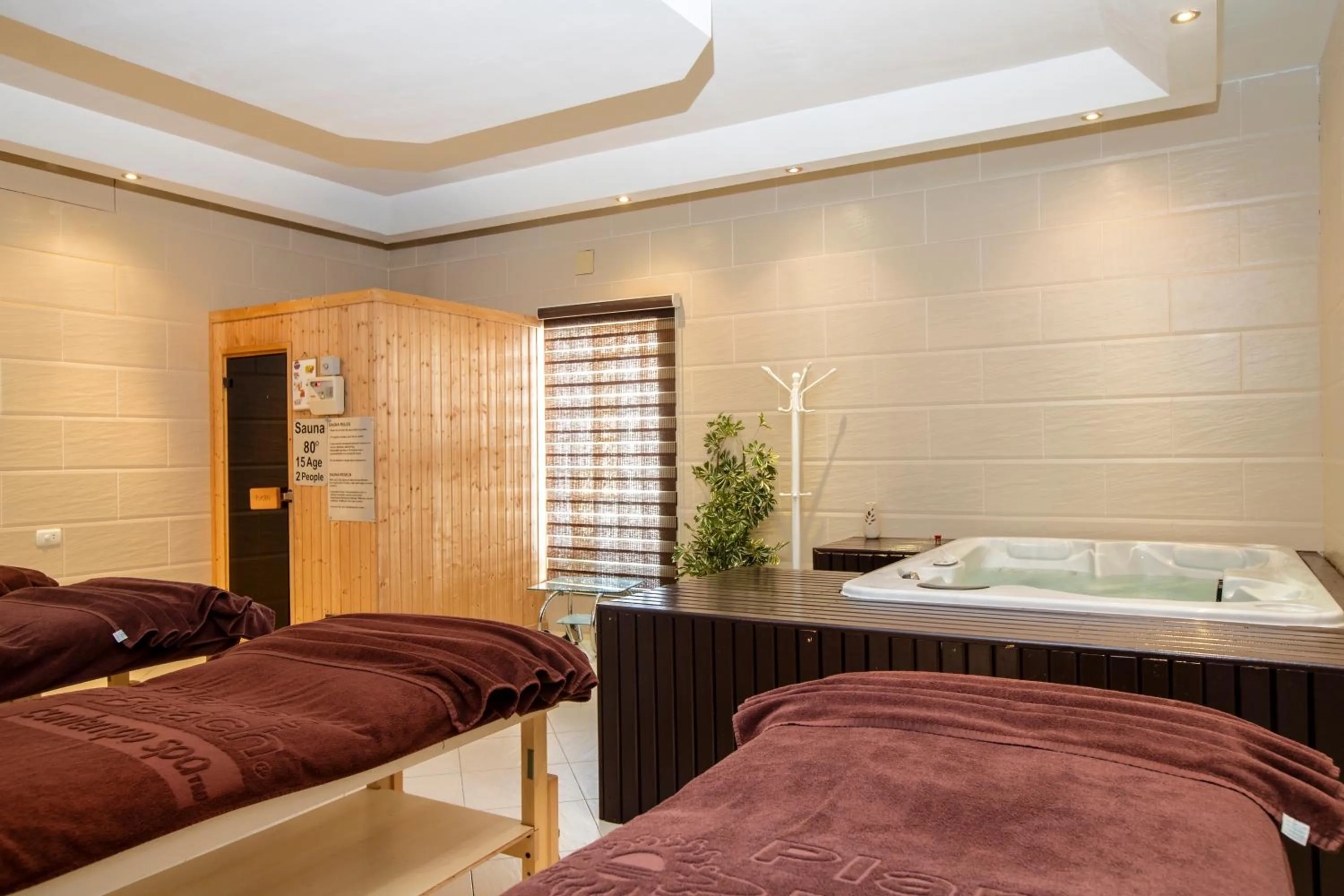 Massage, Bed in Desert Rose Resort