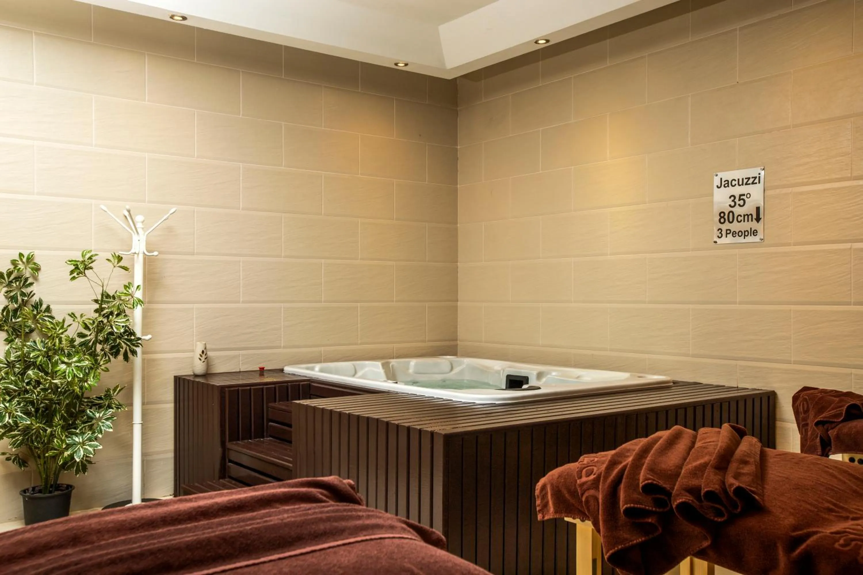 Hot Tub in Desert Rose Resort