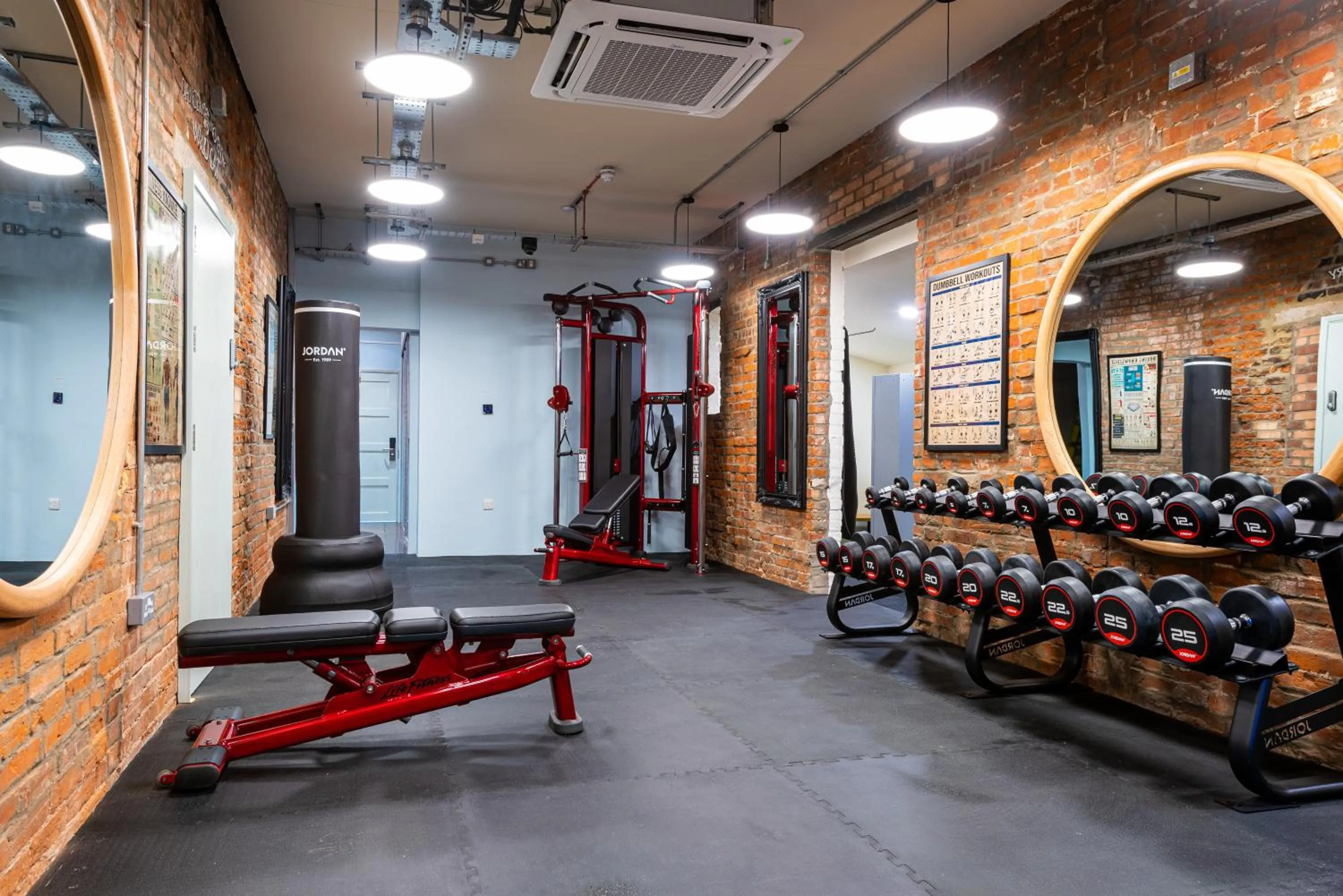 Fitness centre/facilities in Prom Hotel