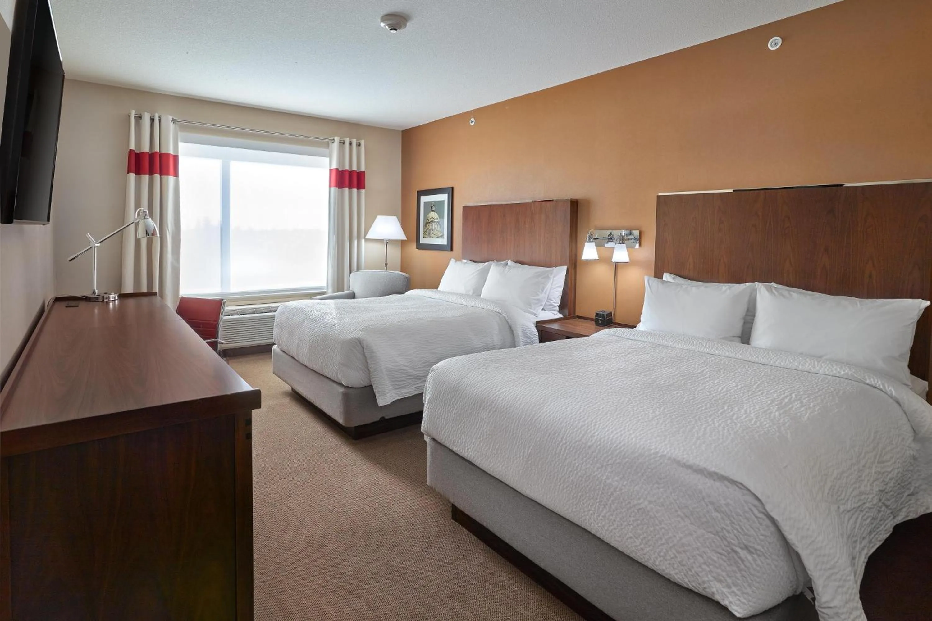 Photo of the whole room, Bed in Four Points by Sheraton Edmonton West