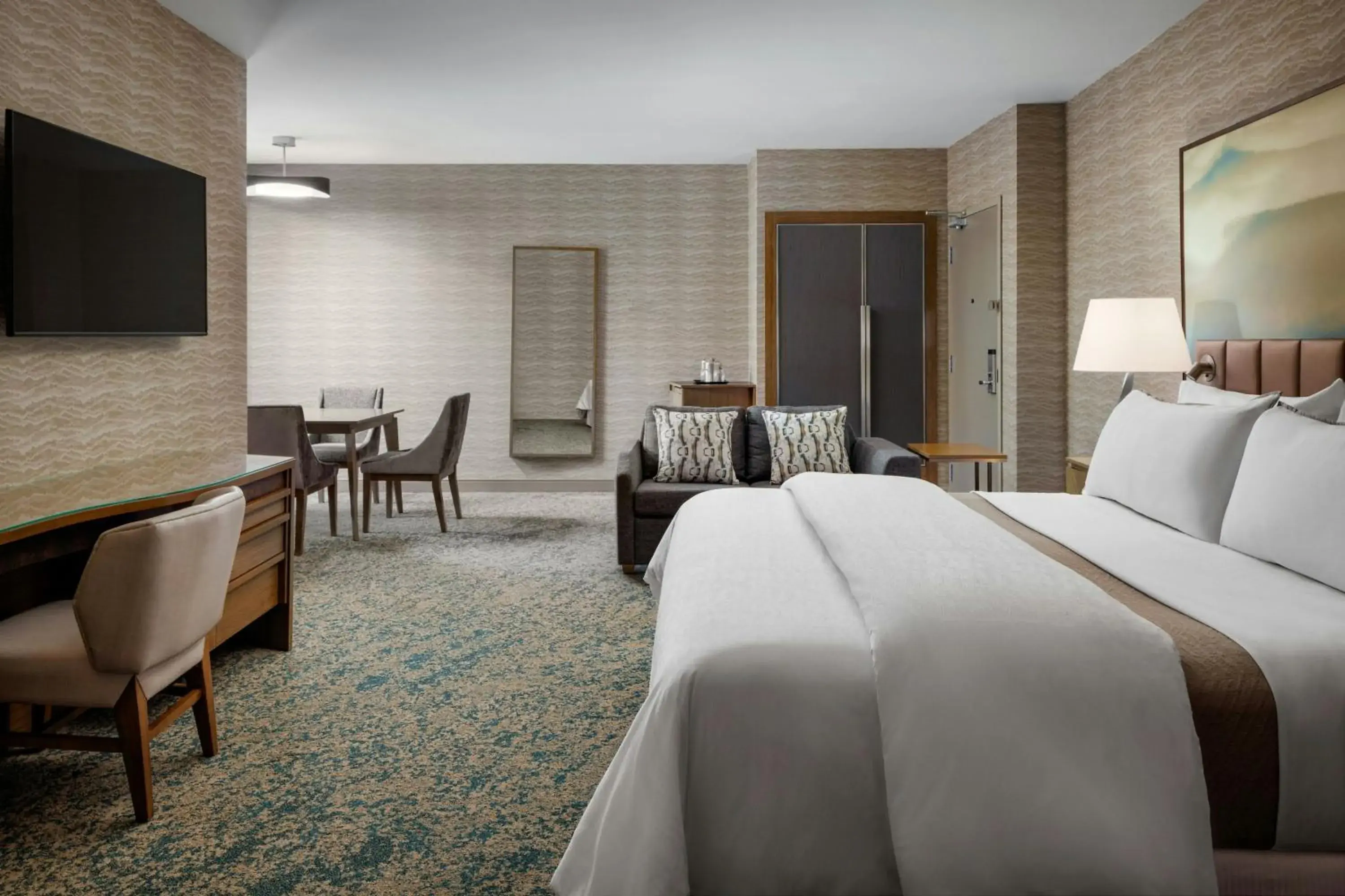 Deluxe King Room in The Westin Calgary Airport Deluxe King Room in The Westin Calgary Airport