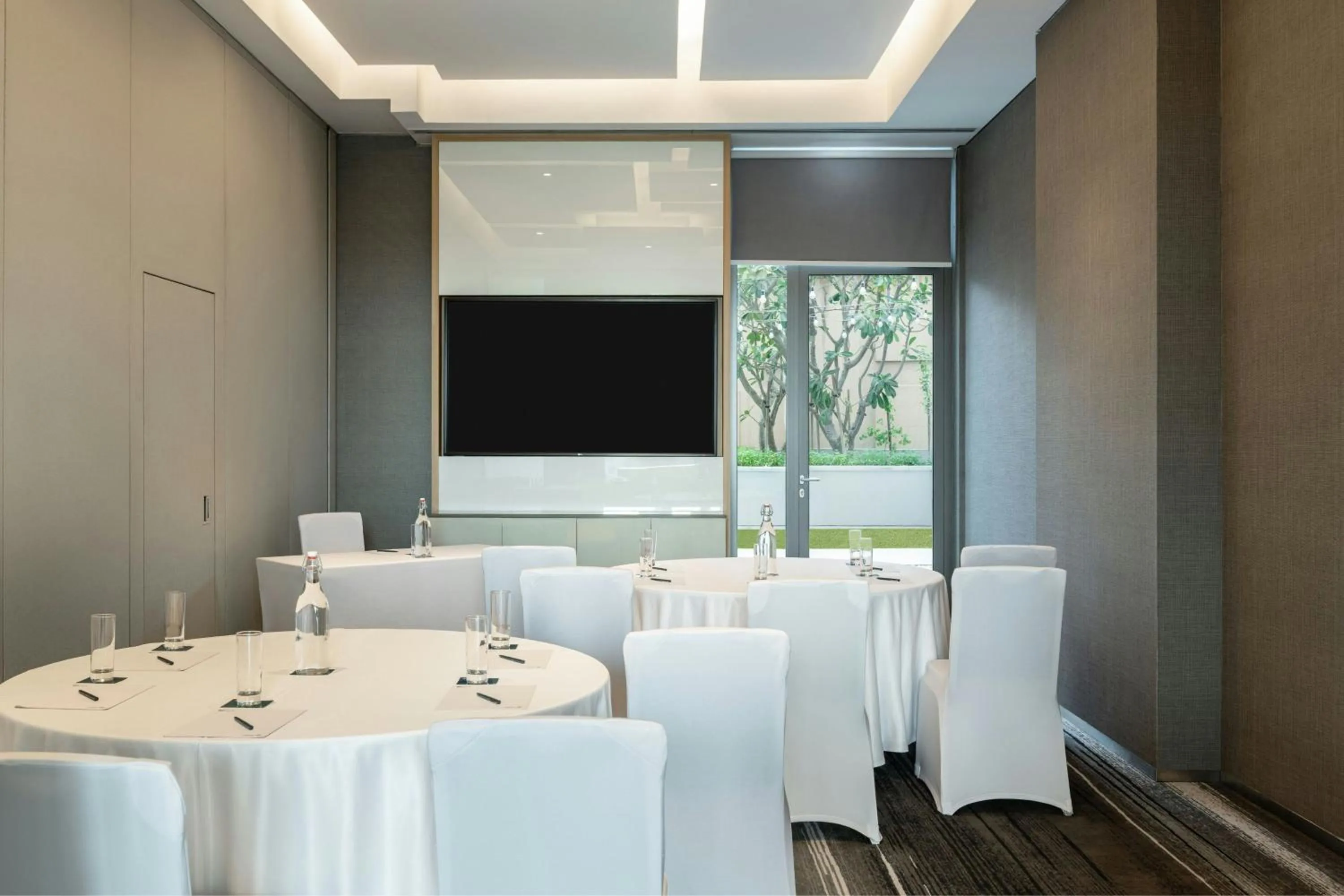 Lounge or bar in Aloft Dubai Creek