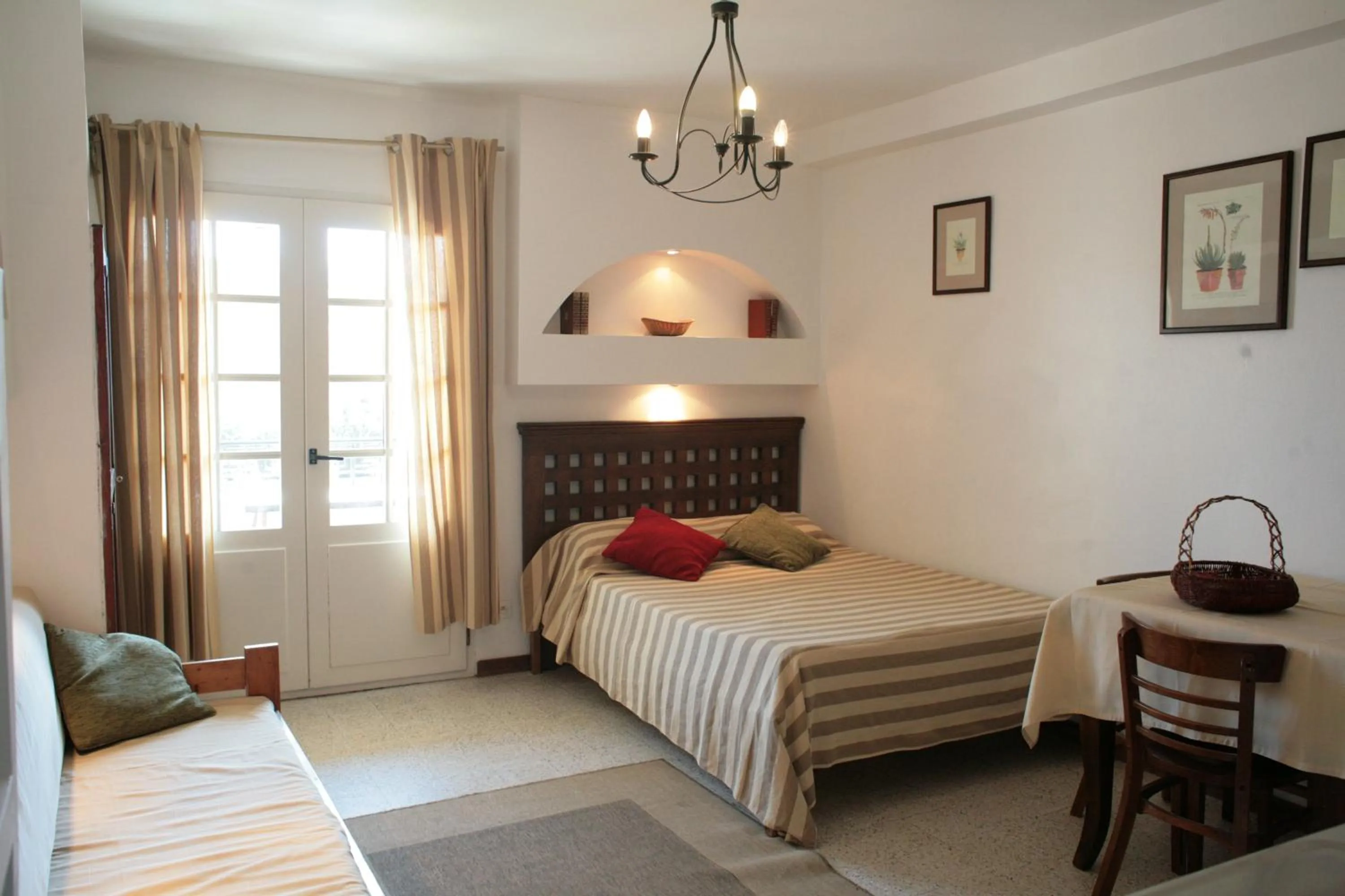 Day, Bed in Résidence Les Mandariniers