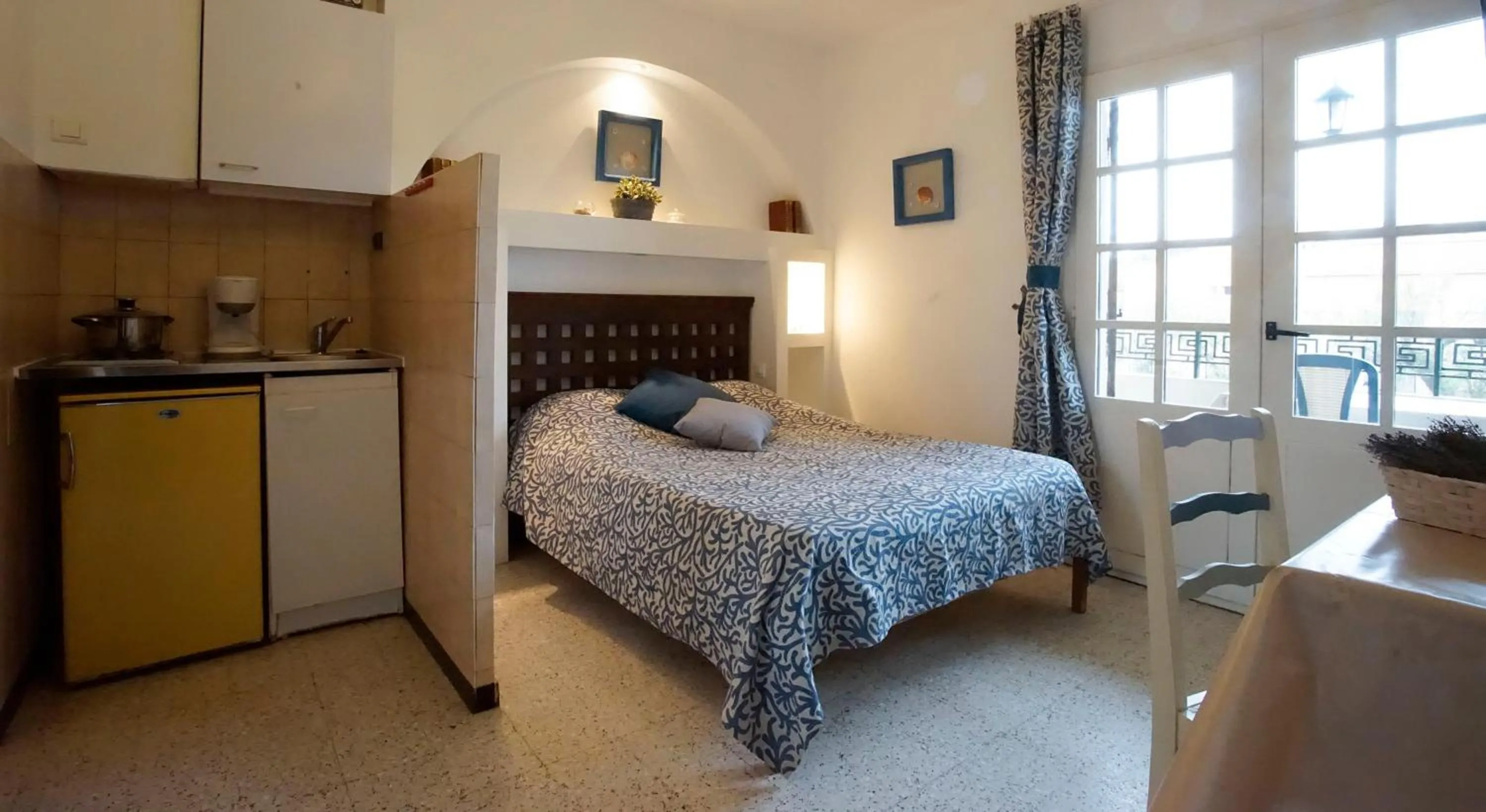 Photo of the whole room, Bed in Résidence Les Mandariniers