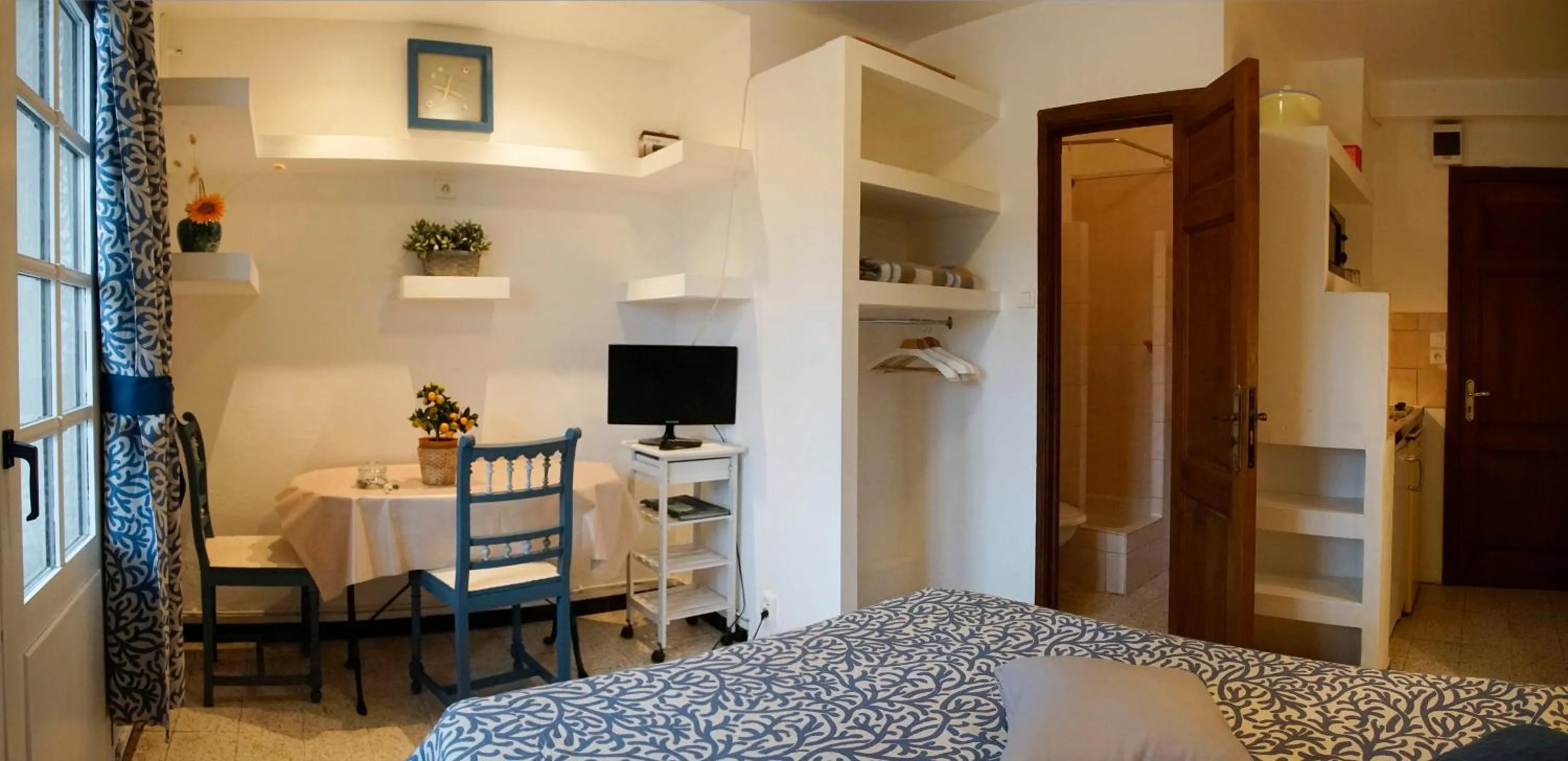 Dining area, Bed in Résidence Les Mandariniers